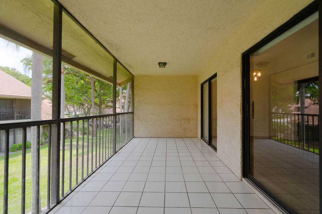COACH HOUSES OF TOWN PLACE CONDO - Residential