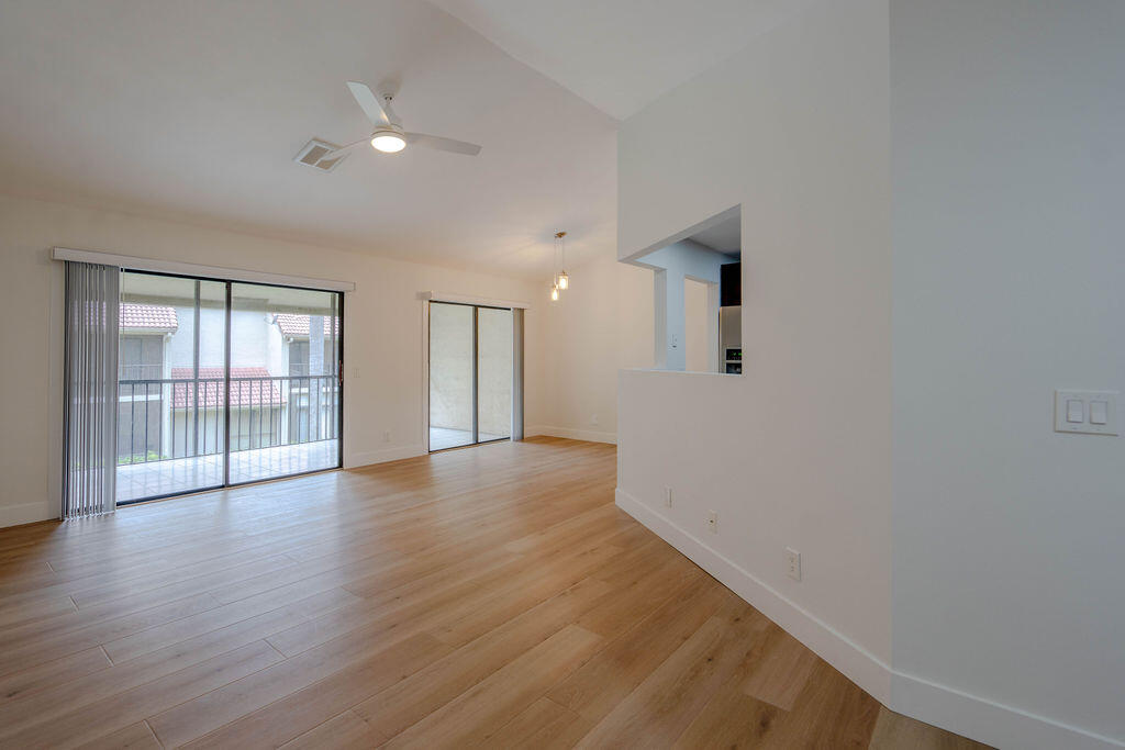 COACH HOUSES OF TOWN PLACE CONDO - Residential