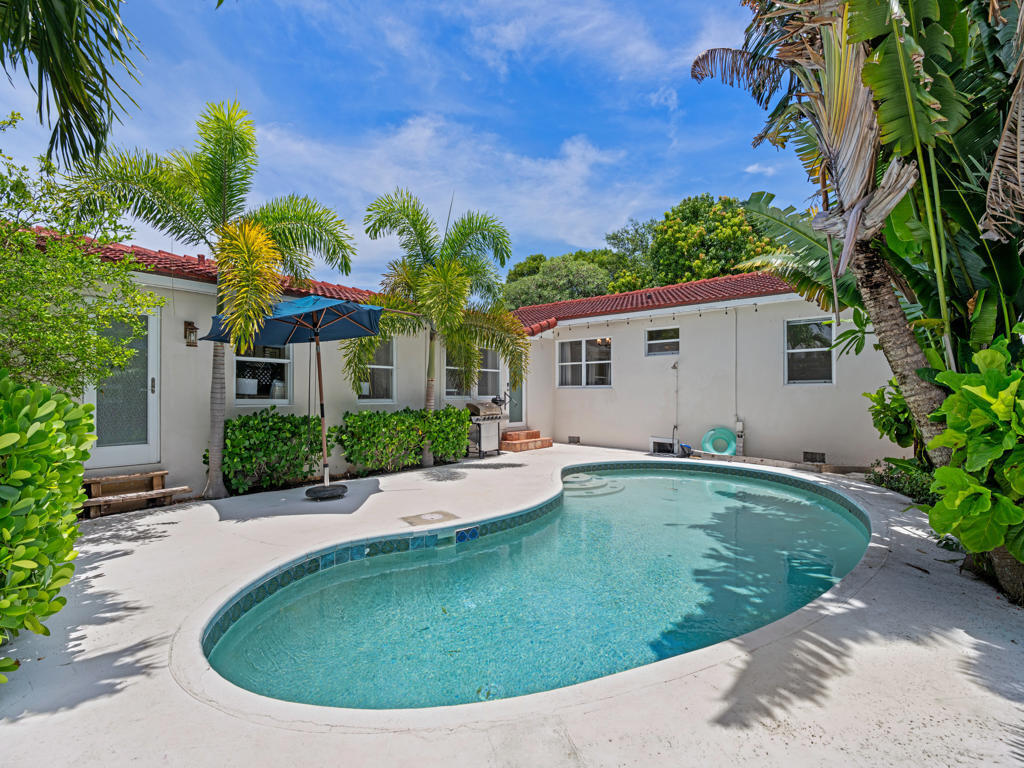 NORTH LAKE WORTH - Residential
