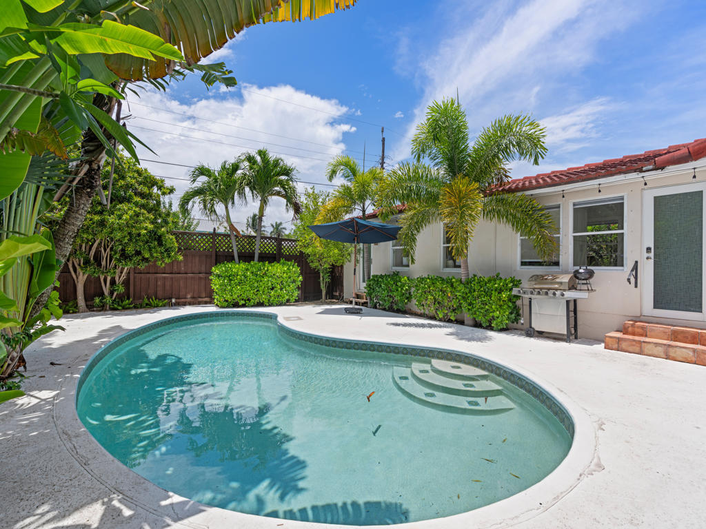 NORTH LAKE WORTH - Residential