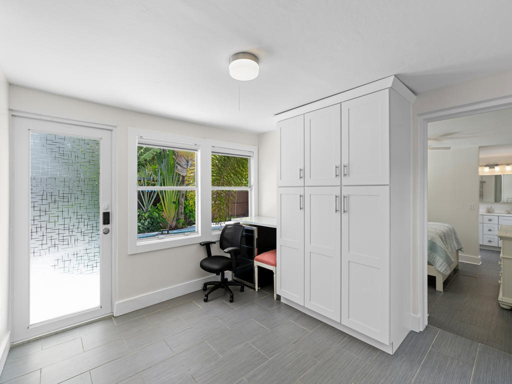NORTH LAKE WORTH - Residential