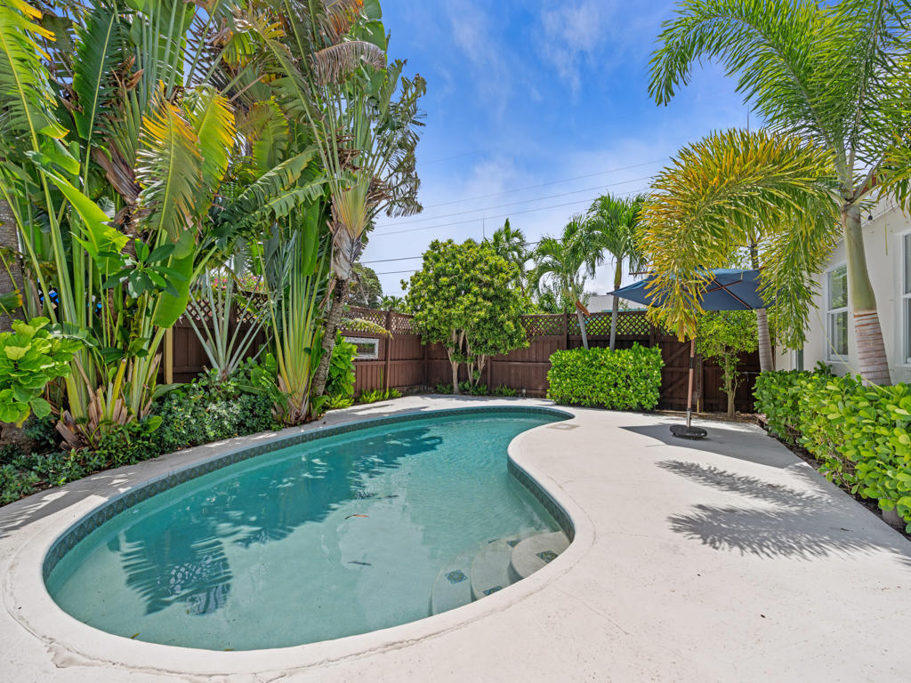 NORTH LAKE WORTH - Residential