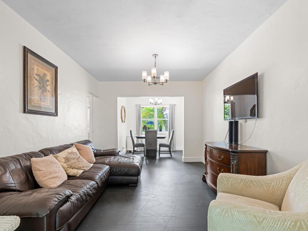 NORTH LAKE WORTH - Residential