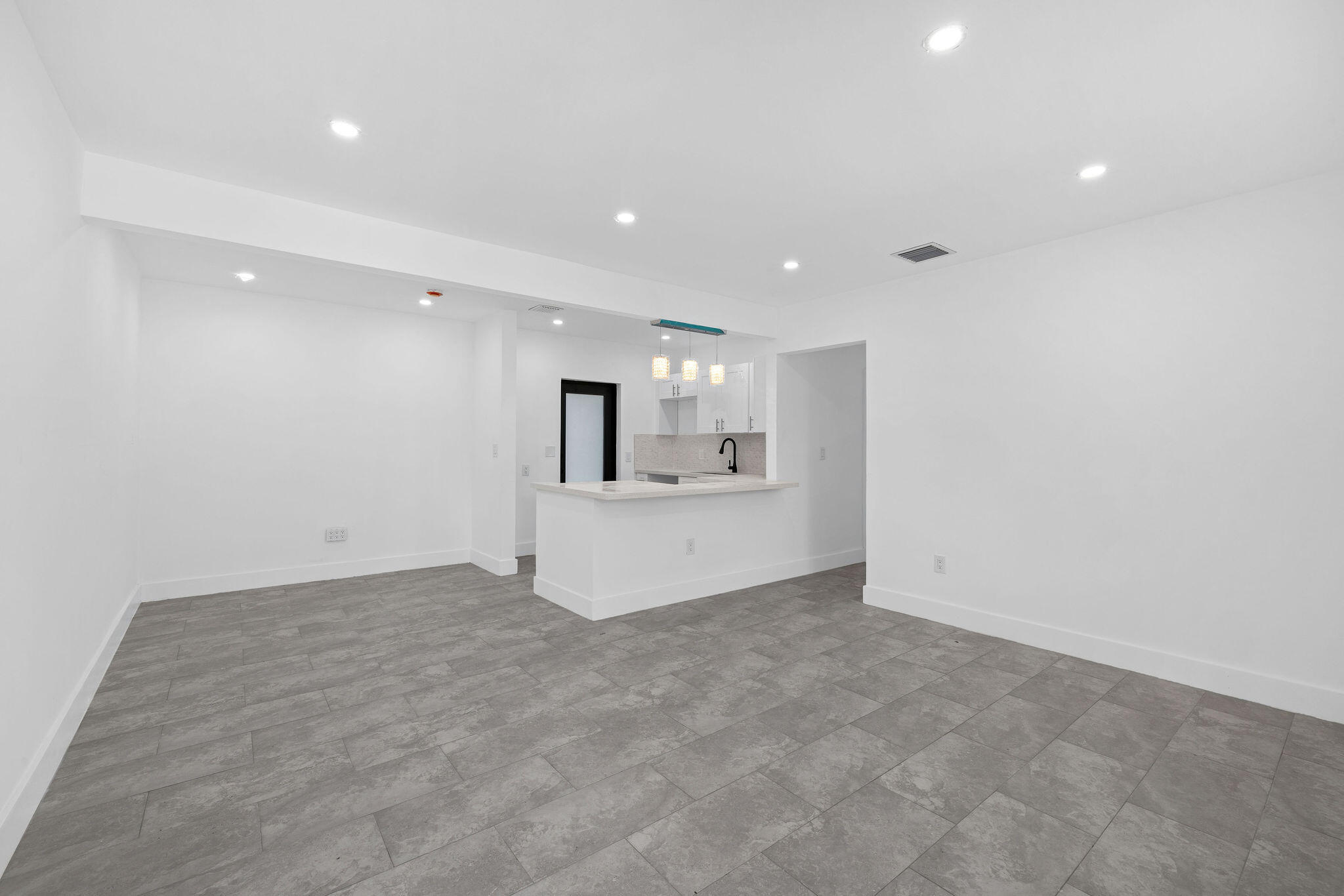 BROADMOOR MANOR - Residential