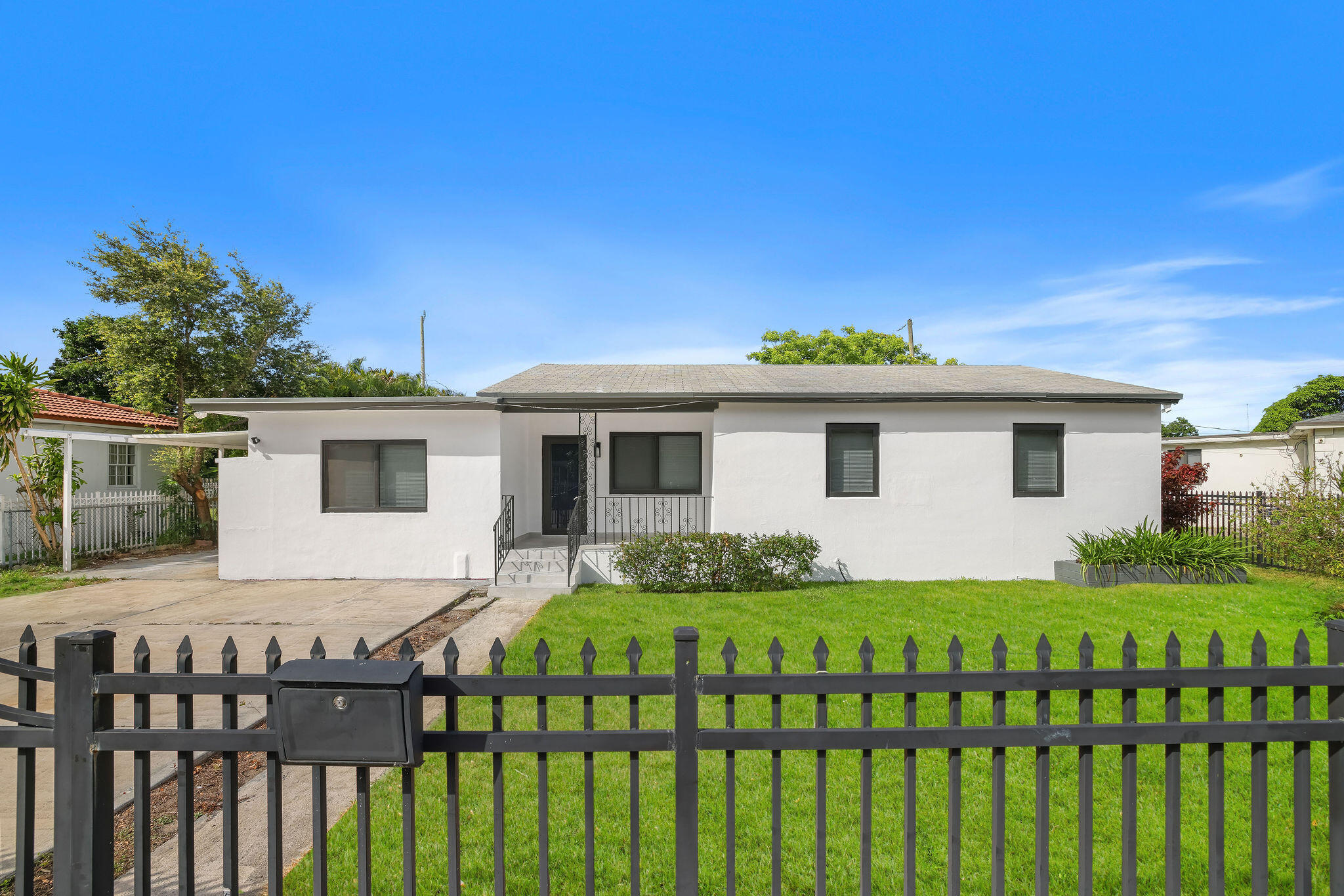 Move-in ready and beautifully renovated! This 4-bedroom, 3-bath home features an open layout, large-format tile flooring, recessed lighting, updated bathrooms with modern finishes, and spacious bedrooms. Enjoy a large fenced yard, ample parking, and excellent curb appeal, all conveniently located near major highways, shopping, schools, and parks.