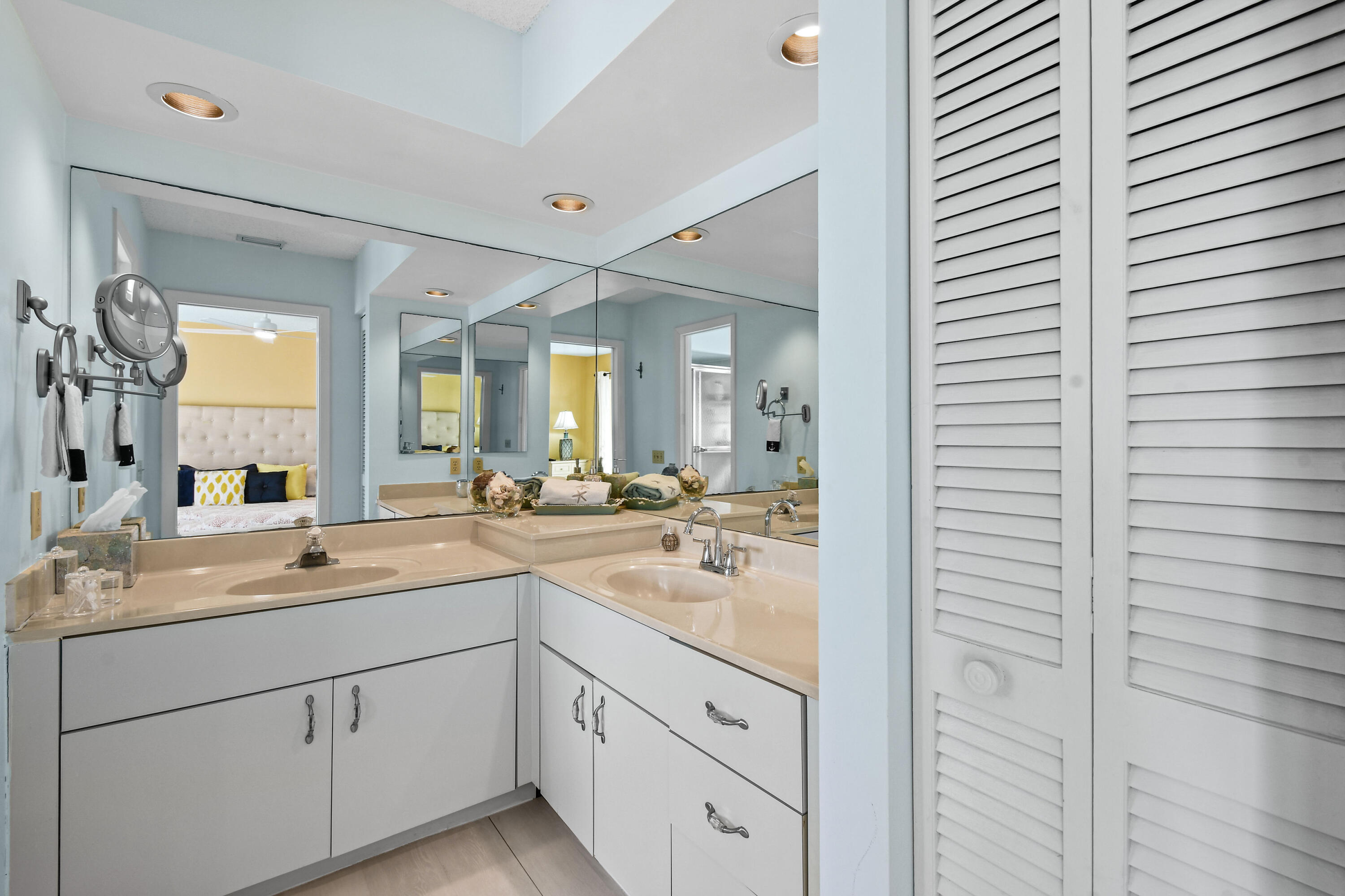 VILLAS OF OCEAN DUNES 4 - Residential Lease