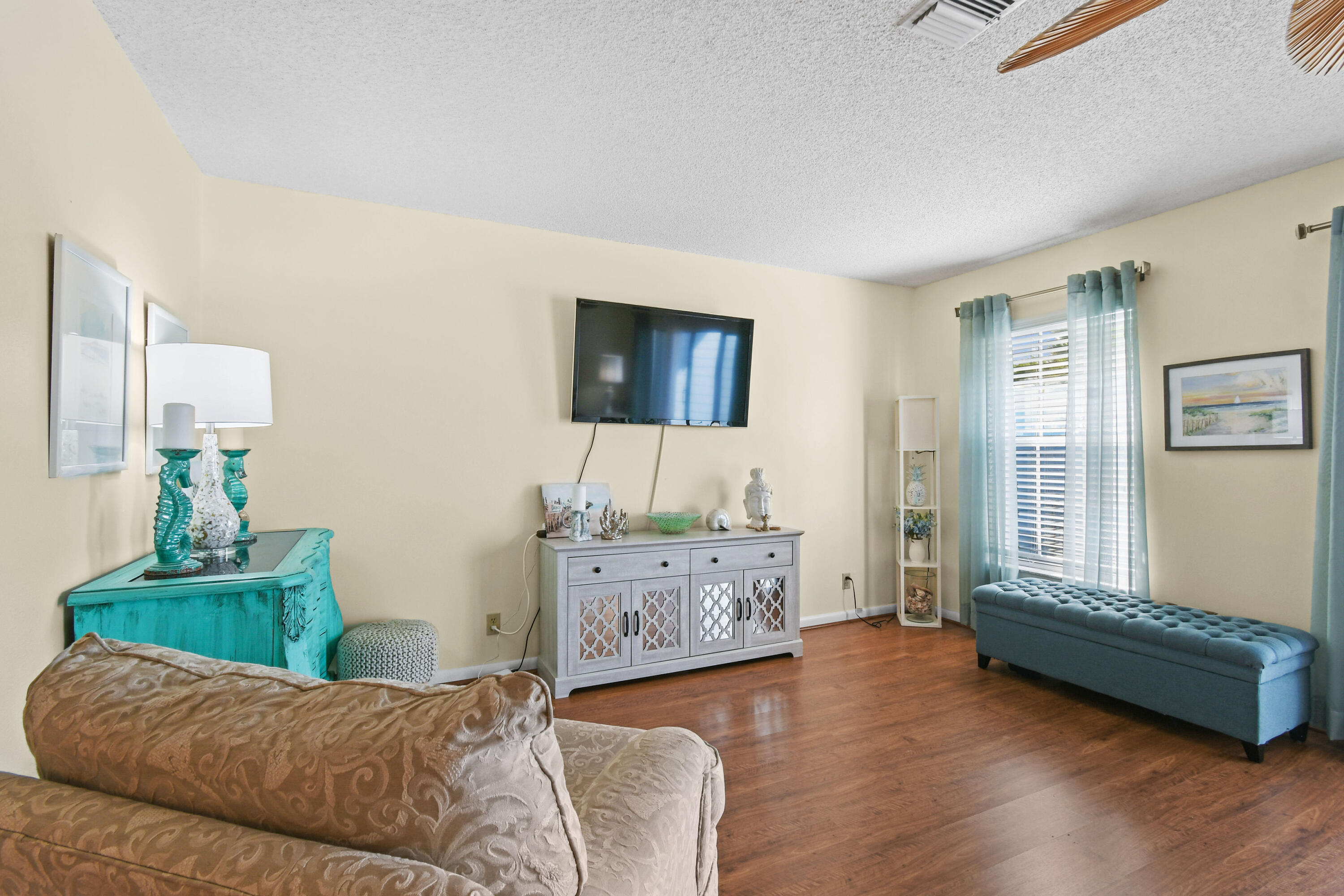 VILLAS OF OCEAN DUNES 4 - Residential Lease