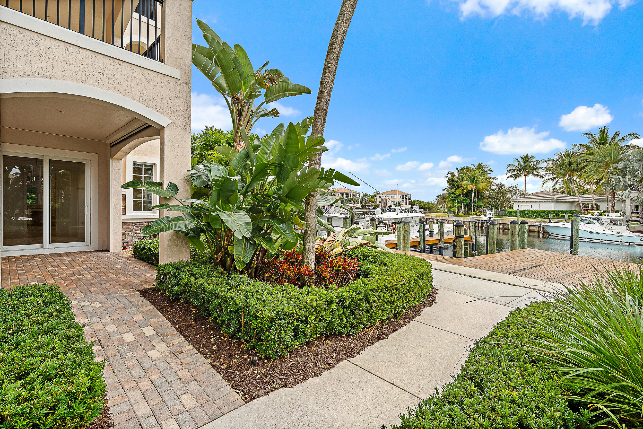CARRIAGE HOMES AT FRENCHMANS HARBOR CONDO - Residential