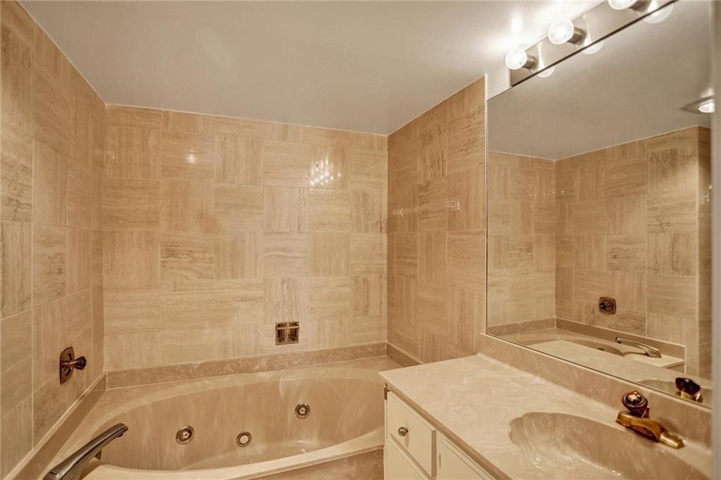 701 Riverside condo - Residential