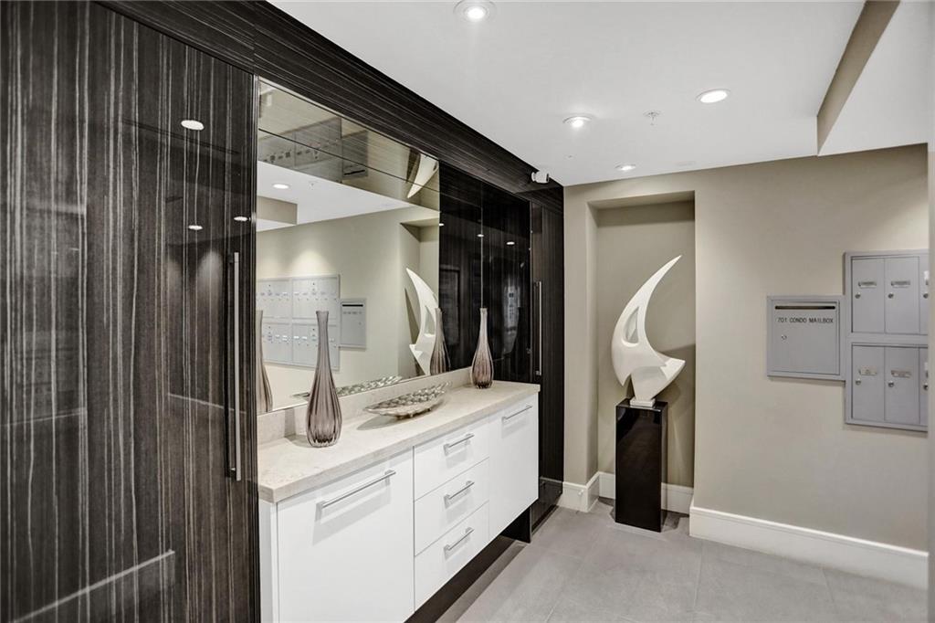 701 Riverside condo - Residential