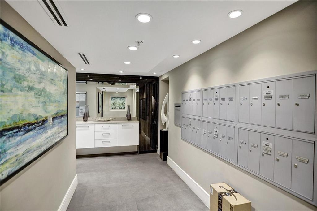 701 Riverside condo - Residential