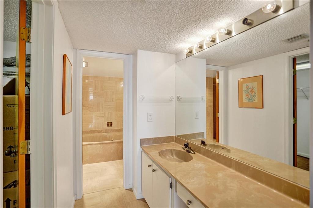 701 Riverside condo - Residential