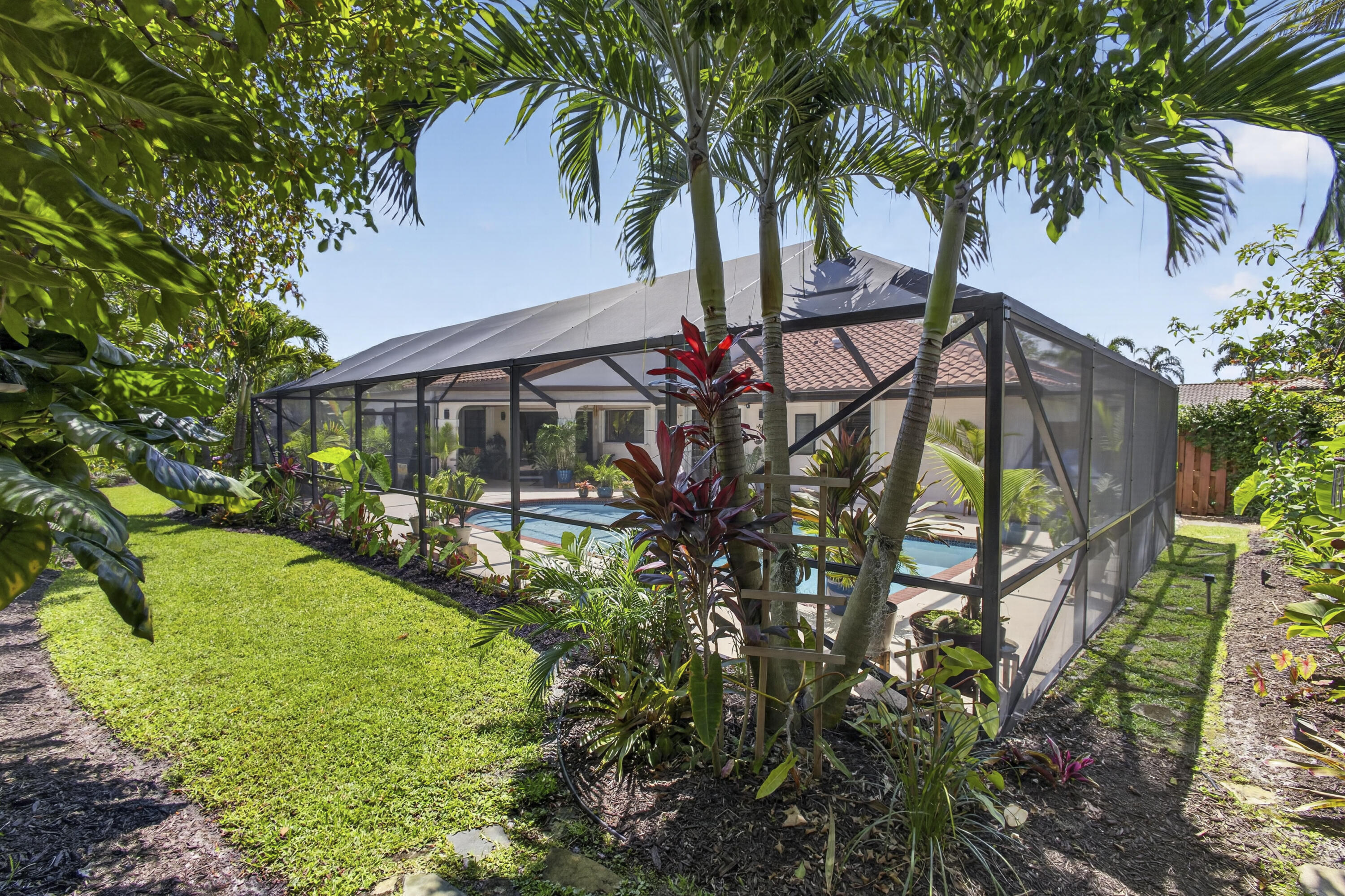 GREENVIEW SHORES 2 OF WELLINGTON - Residential