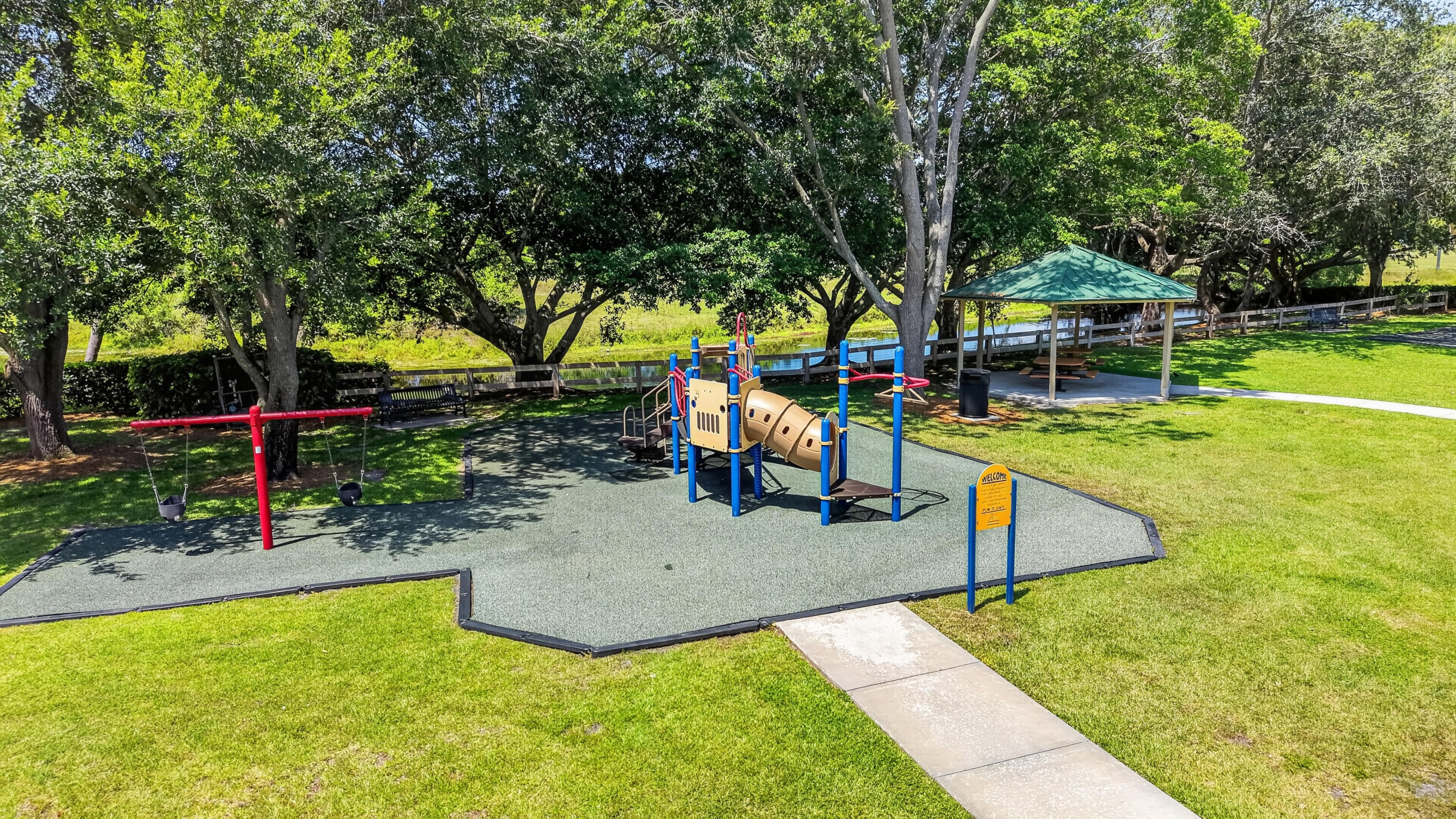 GREENVIEW SHORES 2 OF WELLINGTON - Residential