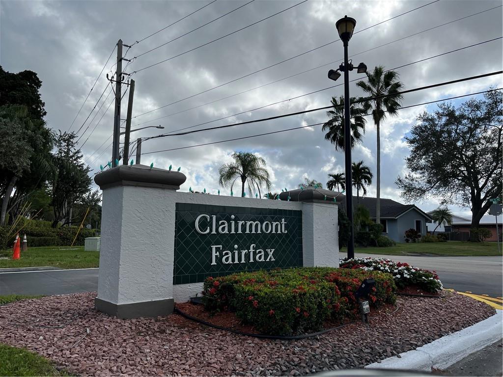 MUCH SOUGHT AFTER 1ST FLOOR BANYAN MODEL. JUST PAINTED. GREAT VIEW OF LAKE FROM FLORIDA ROOM.  LAMINATE FLOORING IN KITCHEN AND BEDROOMS AND TILE IN LIVING AREA. NEW 2020 AIR CONDITIONER. CUSTOM CLOSETS IN BOTH BEDROOMS. KINGS POINT PROVIDES COURTESY BUSES TO AND FROM THE CLUBHOUSE AND TO SHOPPING, DOCTORS, MALLS, ETC   GUARD AT GATE FOR ADDED SECURITY. CABLE, INTERNET AND WIFI INCLUDED IN MAINTAINANCE.  ****BEST OF ALL THIS CONDO CAN BE RENTED.***   ENJOY THE WONDERFUL KINGS POINT LIFESTYLE WHICH INCLUDES INDOOR AND OUTDOOR POOLS, CLUBS, STATE OF THE ART GYM WTH WORKOUT CLASSES, TENNIS, PICKLE BALL, ETC.  PALACE THEATER HAS WONDERUL SHOWS AND MOVIES. ASSOC STATES 55+
