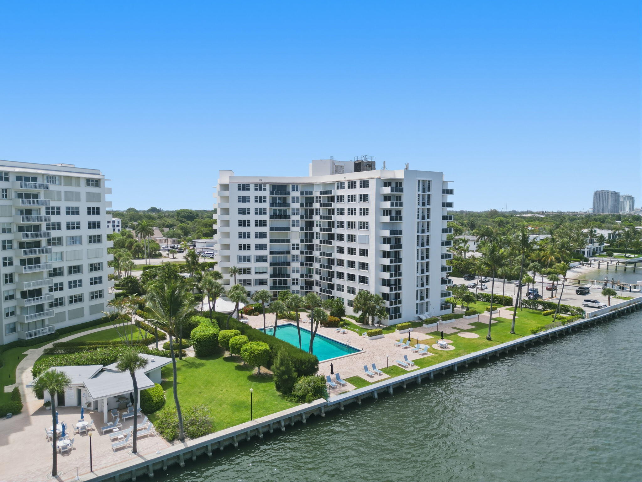 LA FONTANA APTS OF PALM BEACH INC - Residential Lease