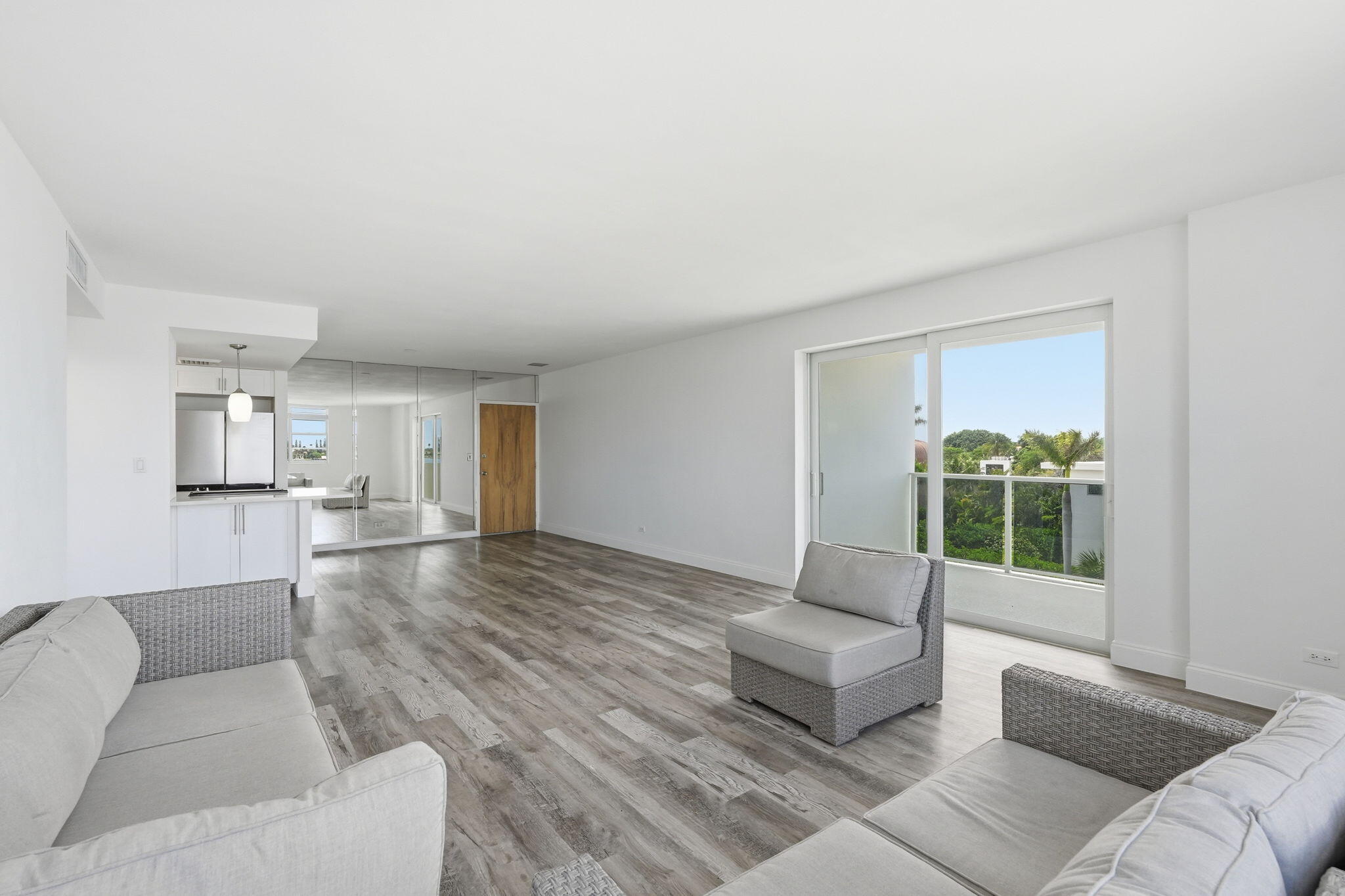 LA FONTANA APTS OF PALM BEACH INC - Residential Lease