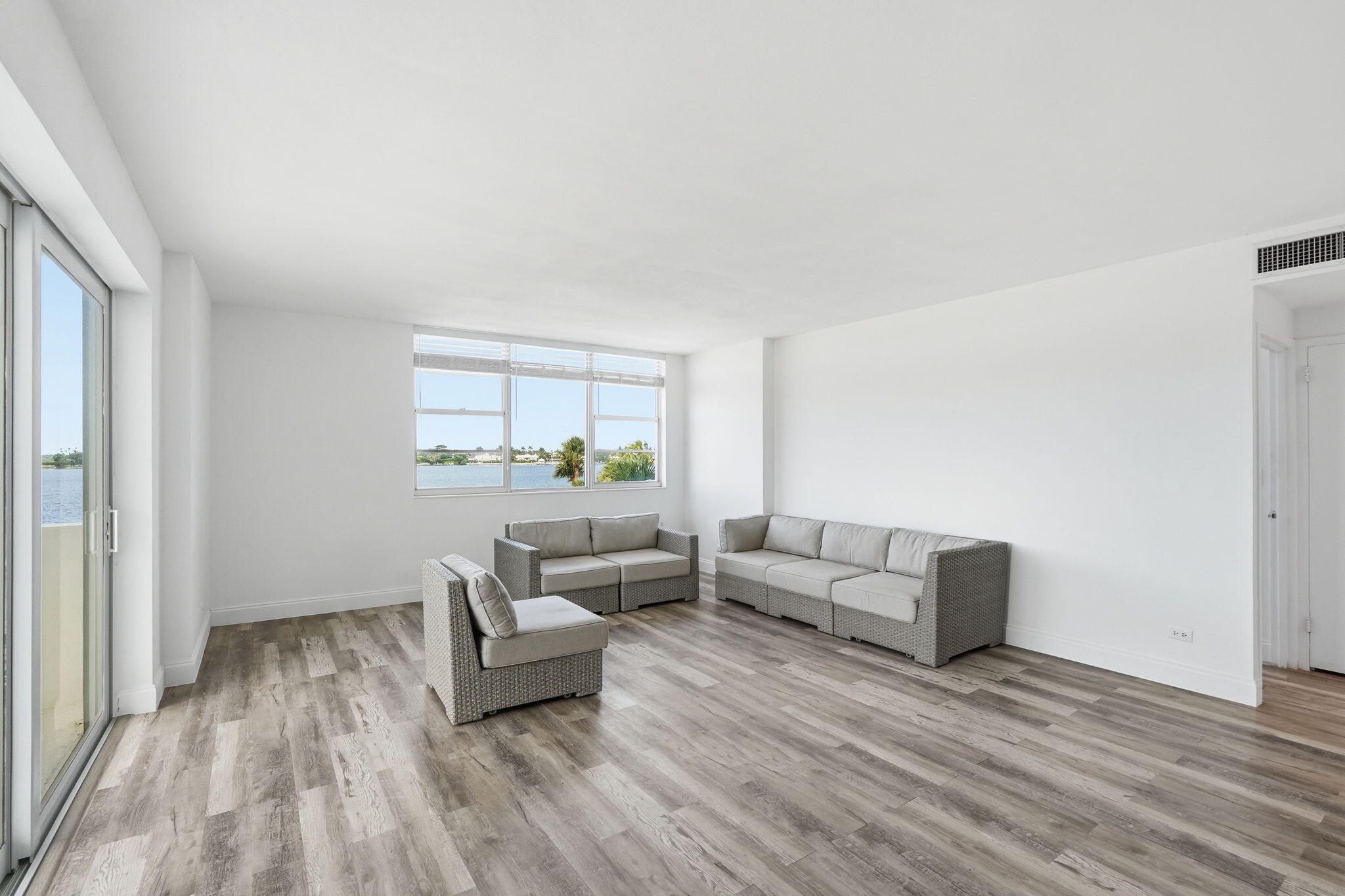 LA FONTANA APTS OF PALM BEACH INC - Residential Lease