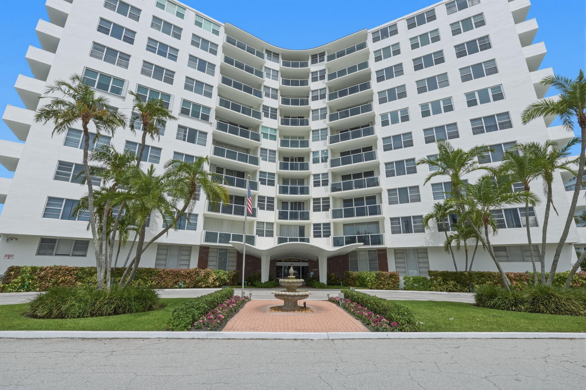 LA FONTANA APTS OF PALM BEACH INC - Residential Lease