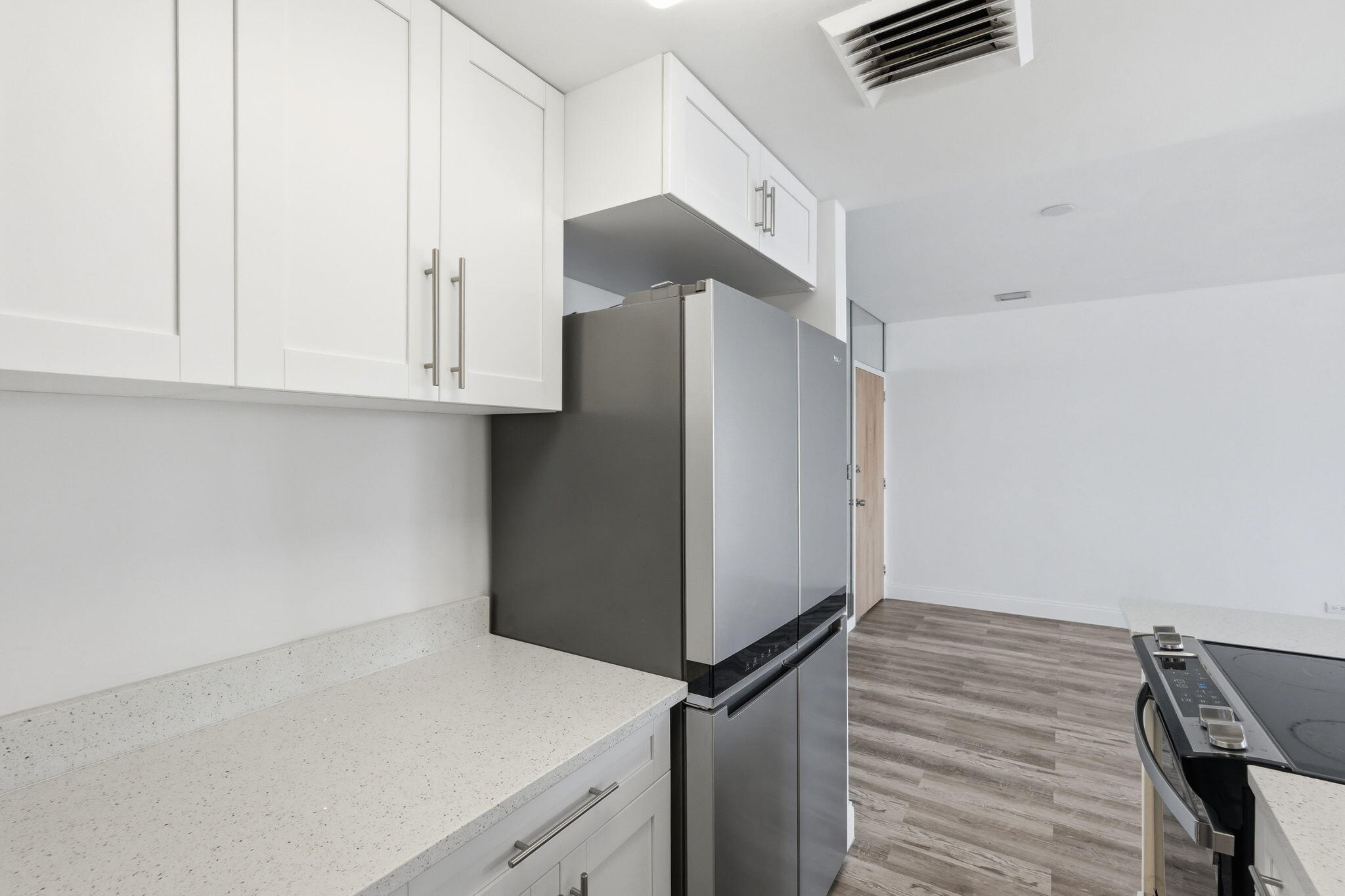 LA FONTANA APTS OF PALM BEACH INC - Residential Lease