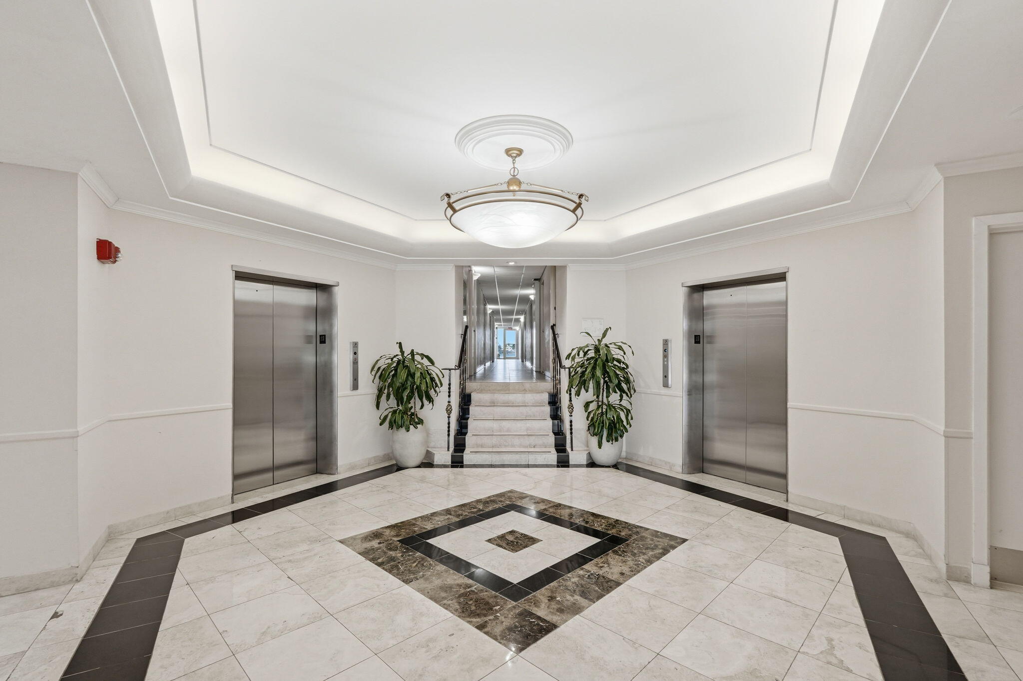 LA FONTANA APTS OF PALM BEACH INC - Residential Lease