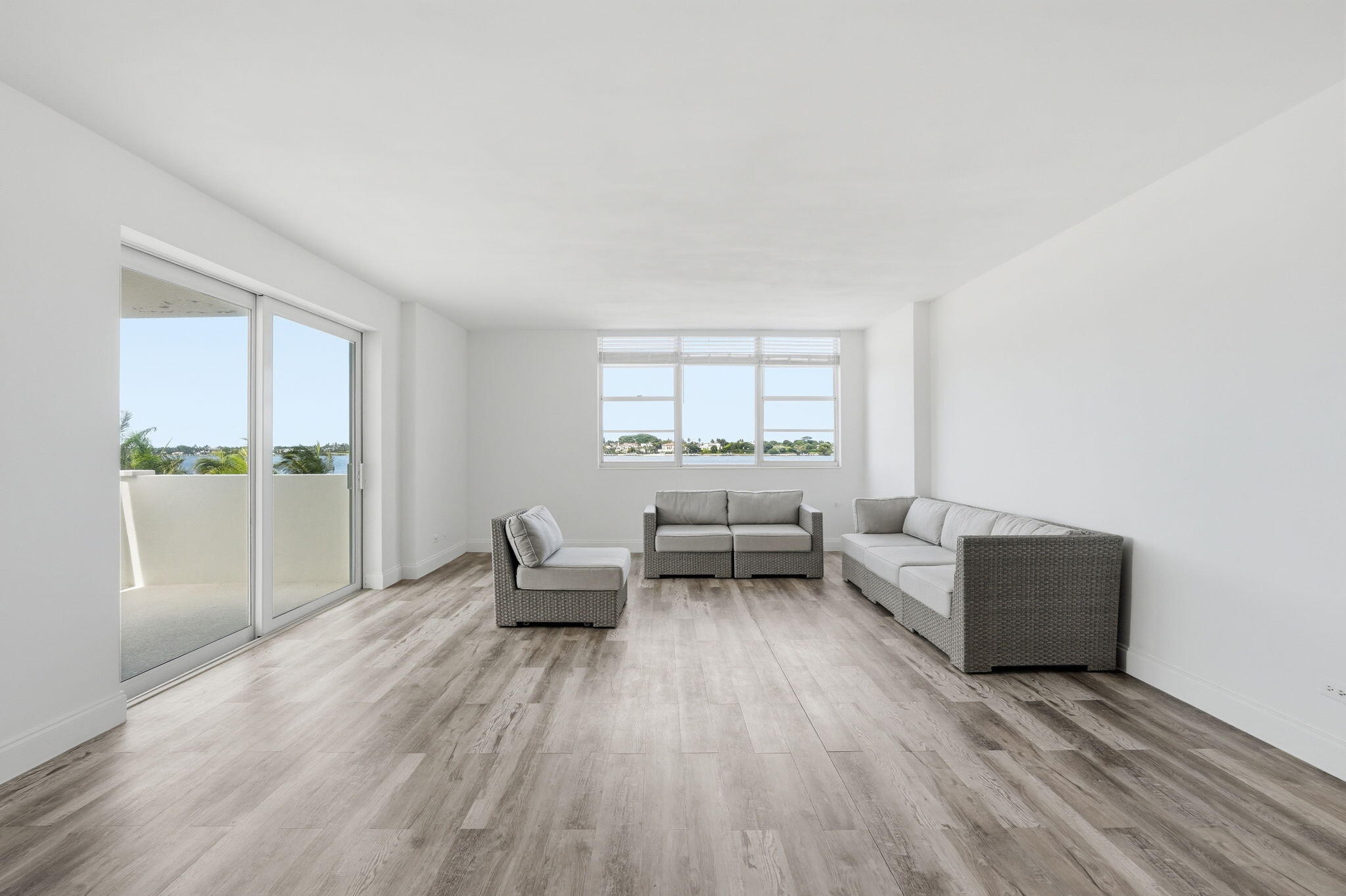 LA FONTANA APTS OF PALM BEACH INC - Residential Lease