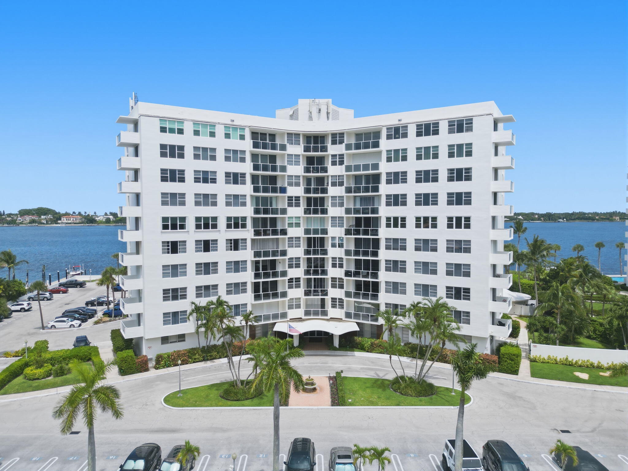 LA FONTANA APTS OF PALM BEACH INC - Residential Lease