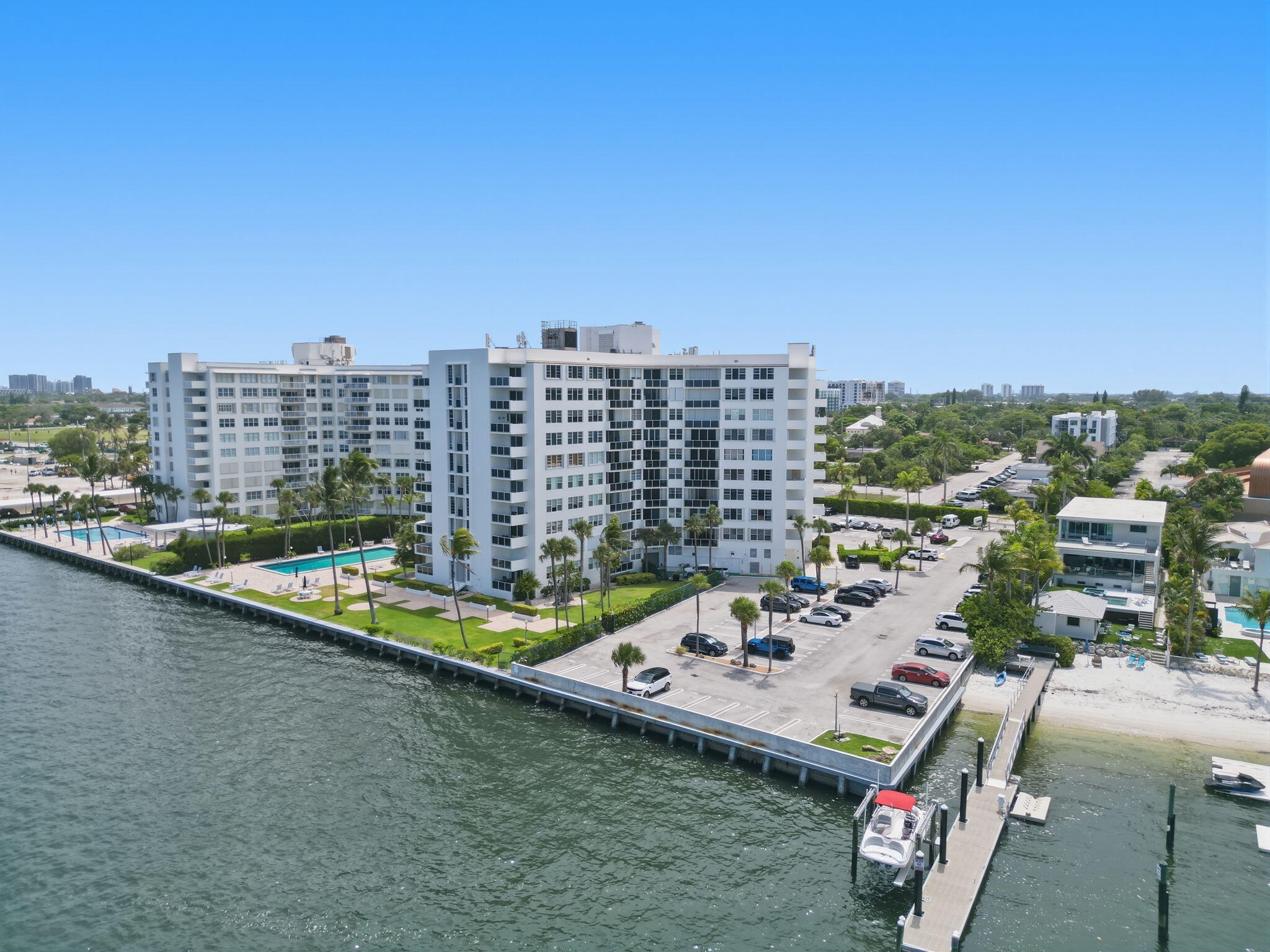 LA FONTANA APTS OF PALM BEACH INC - Residential Lease