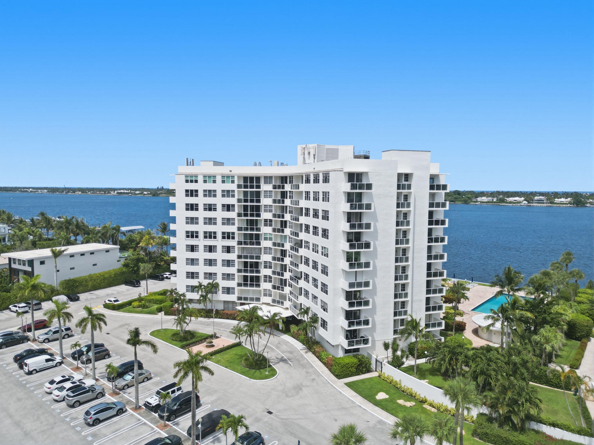 LA FONTANA APTS OF PALM BEACH INC - Residential Lease