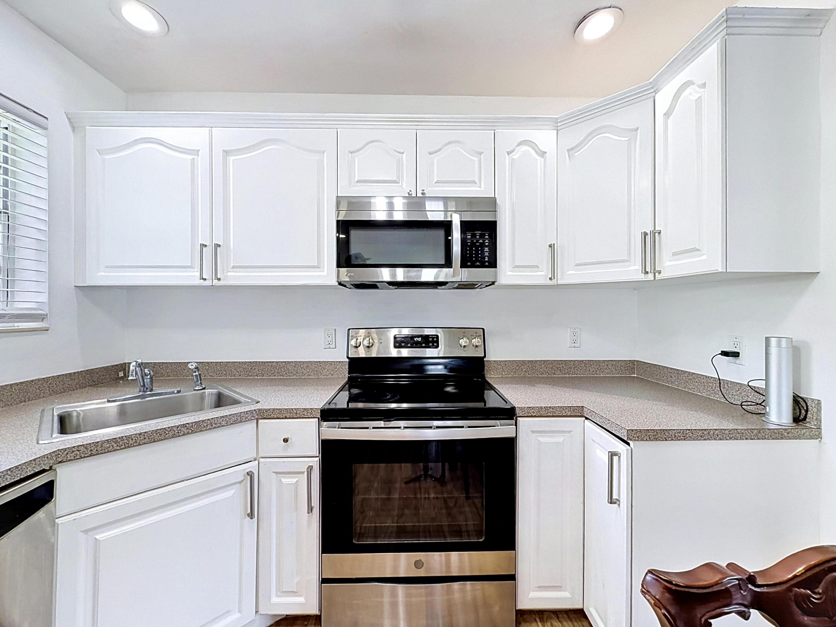 IMPERIAL POINT 2 SEC - Residential Lease