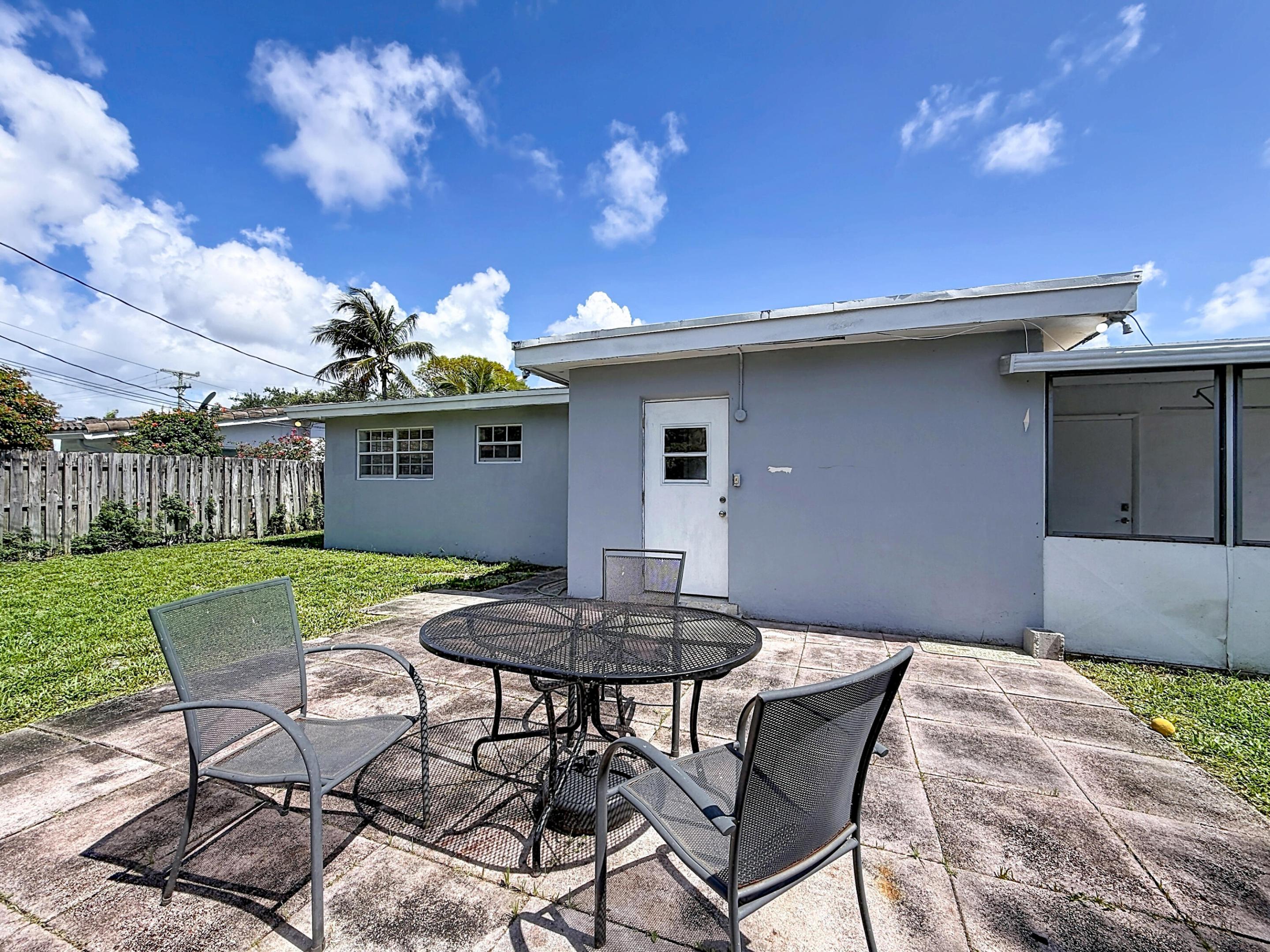 IMPERIAL POINT 2 SEC - Residential Lease