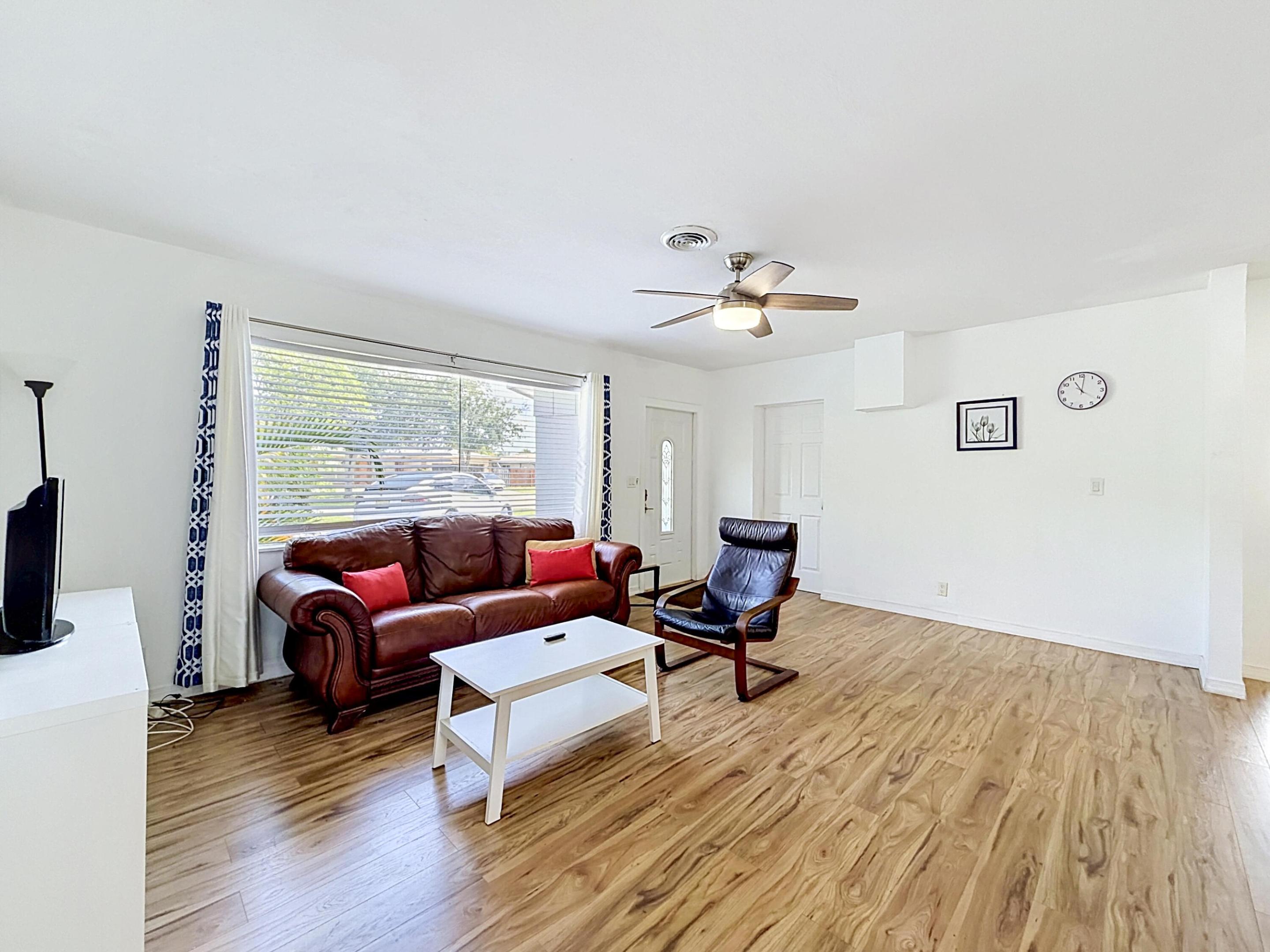 IMPERIAL POINT 2 SEC - Residential Lease