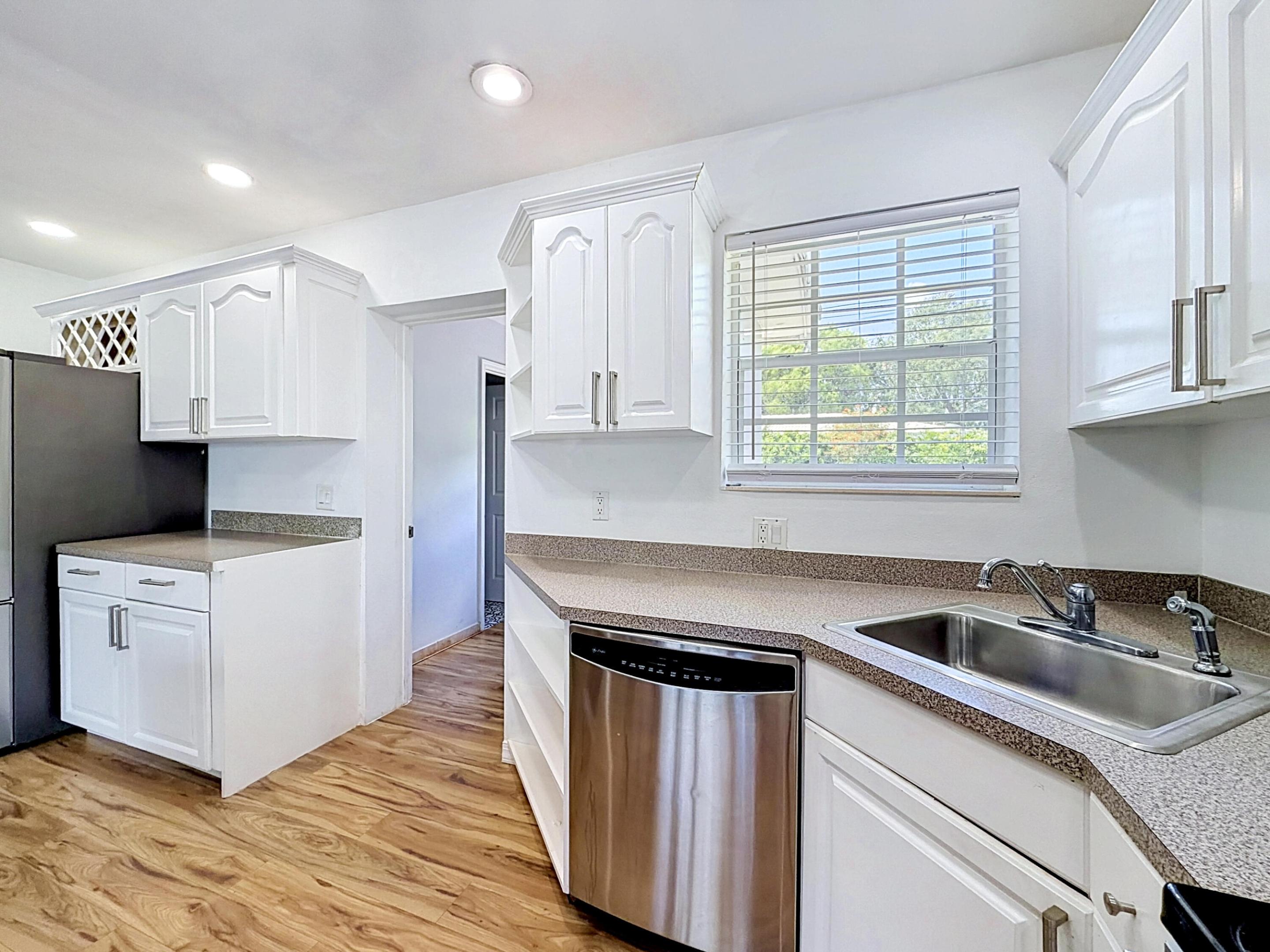 IMPERIAL POINT 2 SEC - Residential Lease