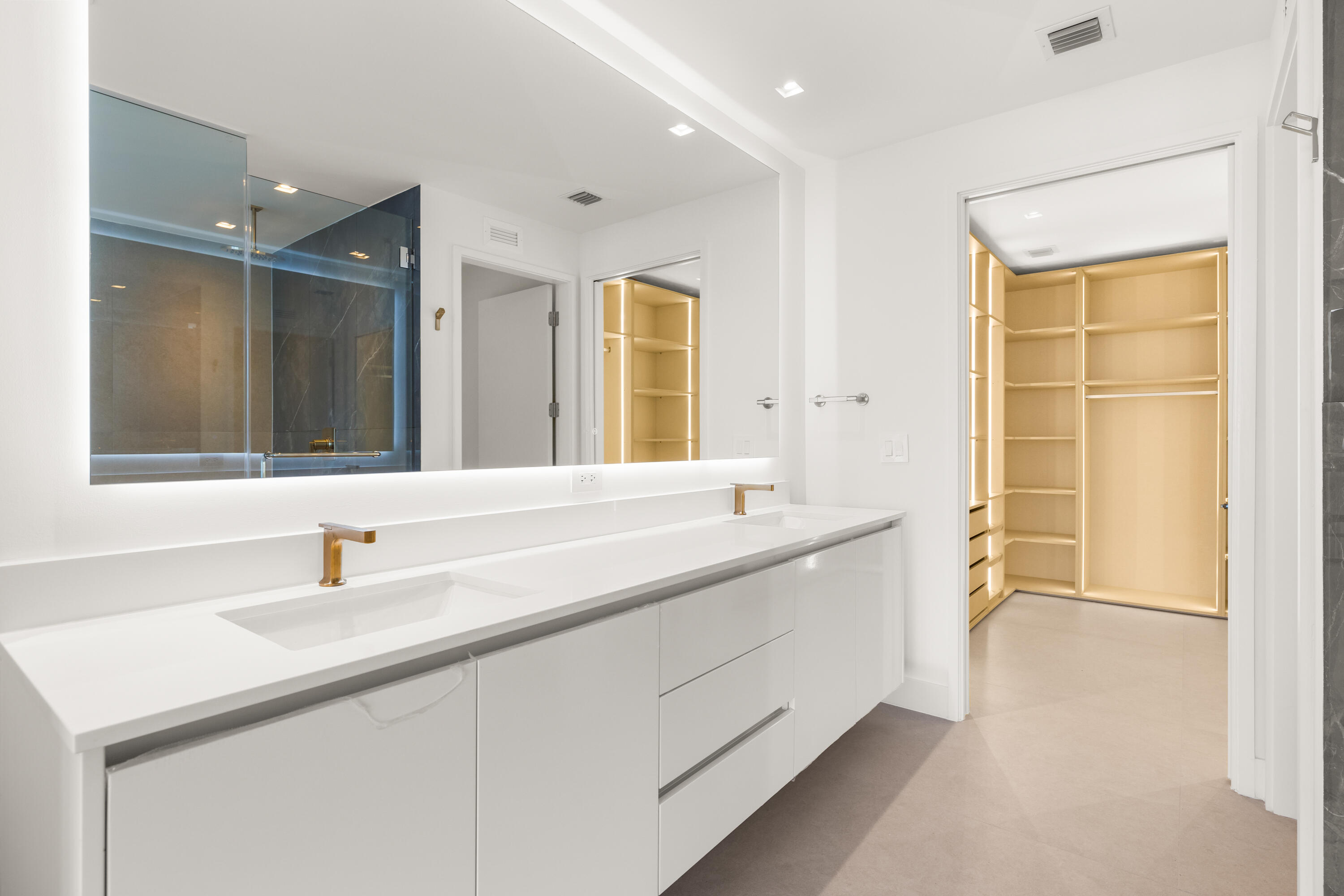 ARIA RESERVE SOUTH, A Condominium - Residential