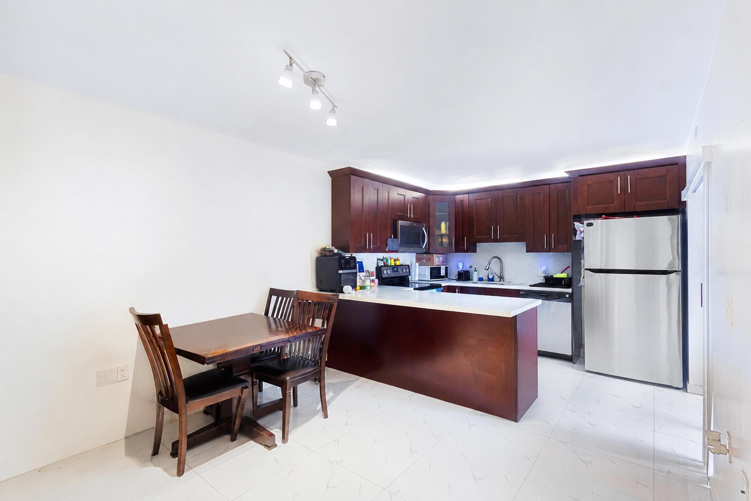 SHERWOOD LAKES - Residential