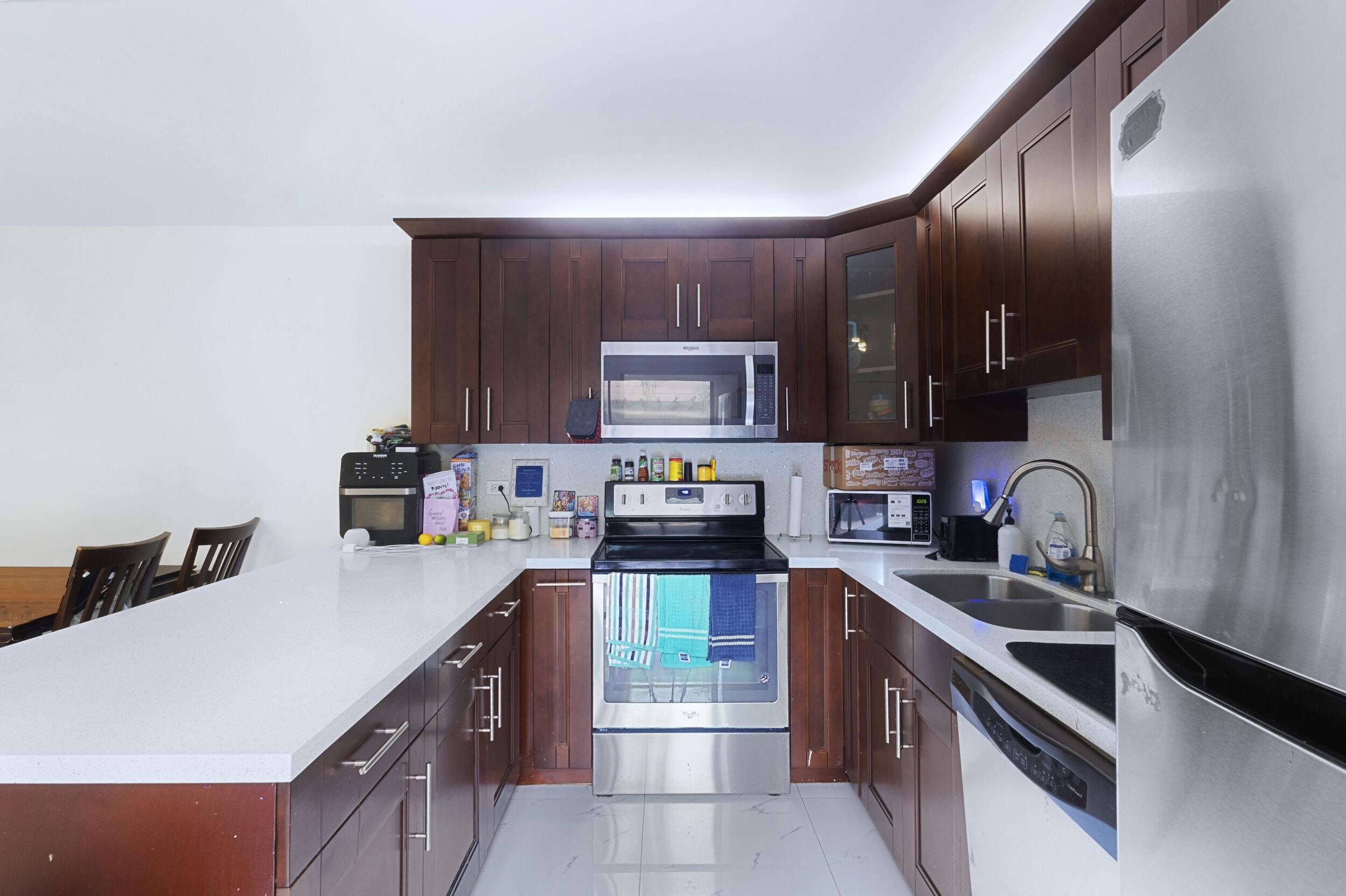 SHERWOOD LAKES - Residential