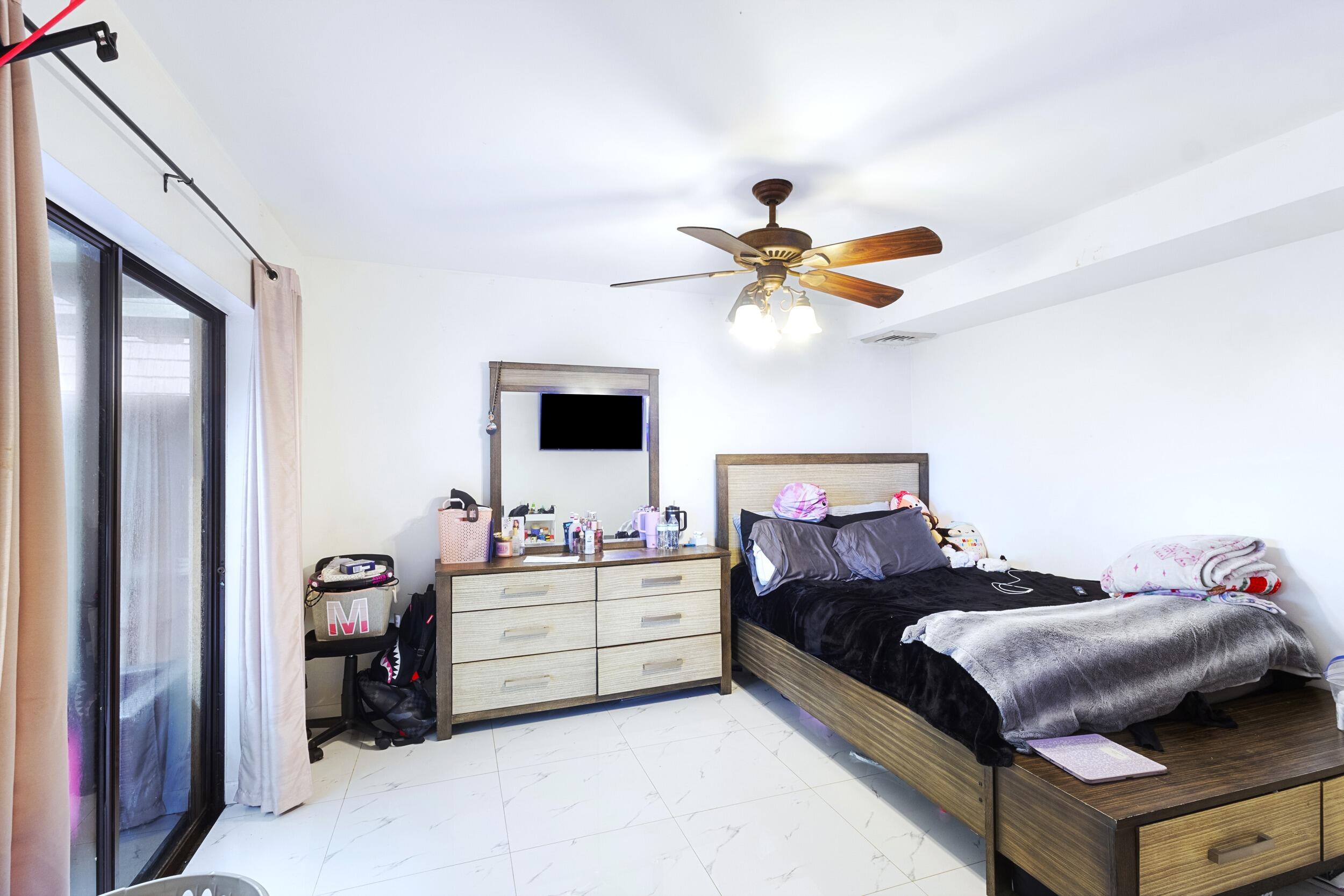 SHERWOOD LAKES - Residential