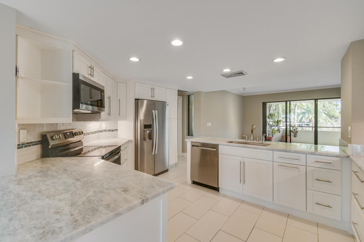 OLD PORT COVE HARBOR VILLAGE CONDO, Harbor Village - Residential