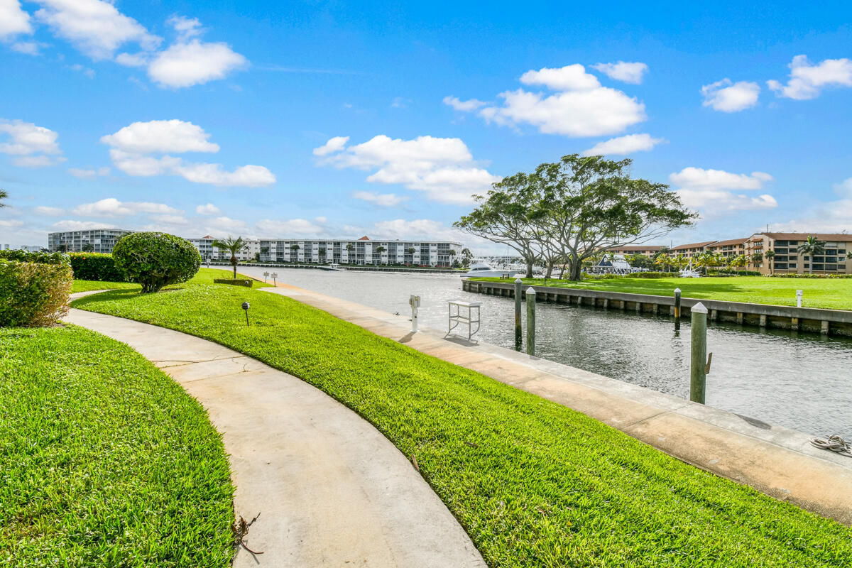 OLD PORT COVE HARBOR VILLAGE CONDO, Harbor Village - Residential