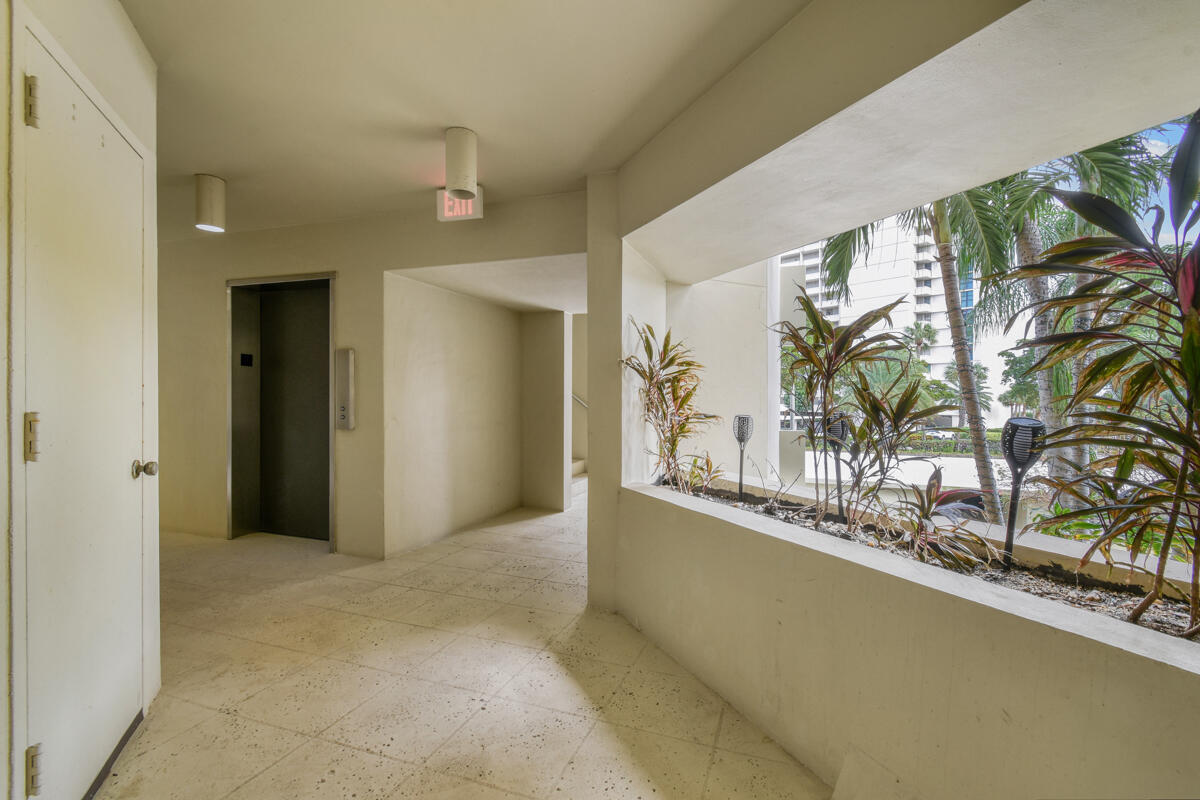 OLD PORT COVE HARBOR VILLAGE CONDO, Harbor Village - Residential
