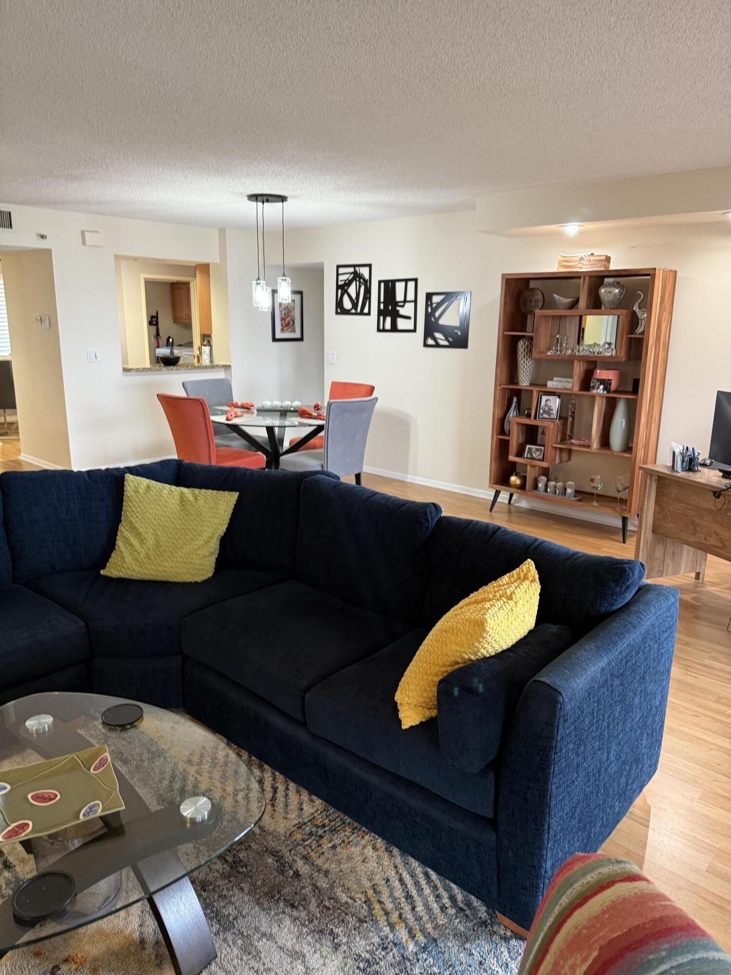 HUNTINGTON TOWERS CONDO - Residential