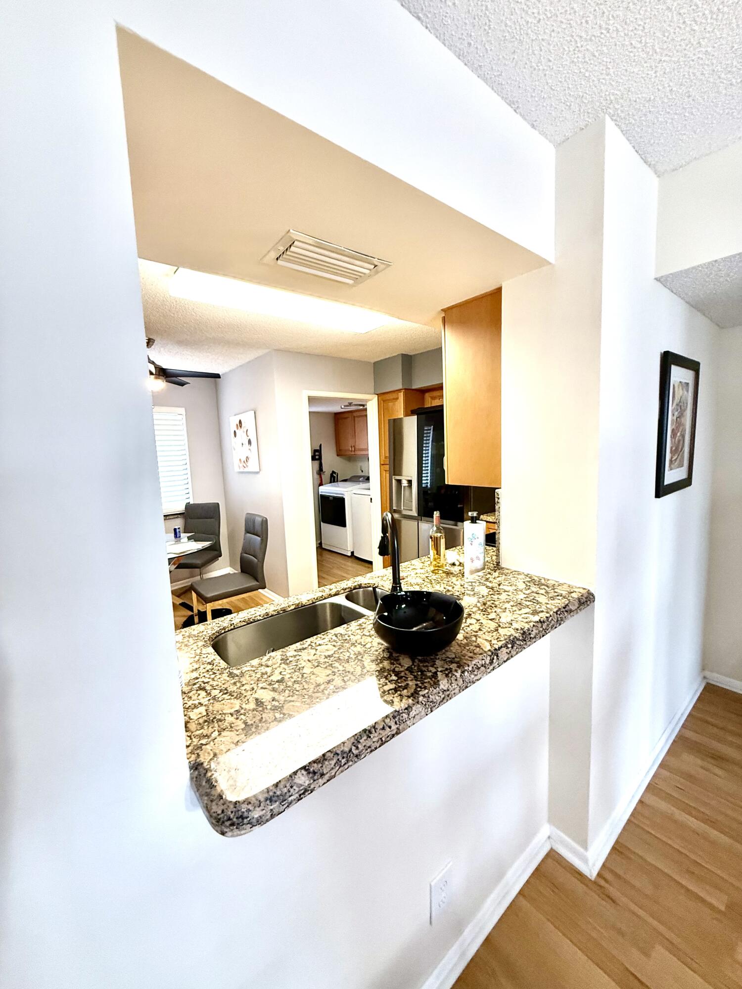 HUNTINGTON TOWERS CONDO - Residential