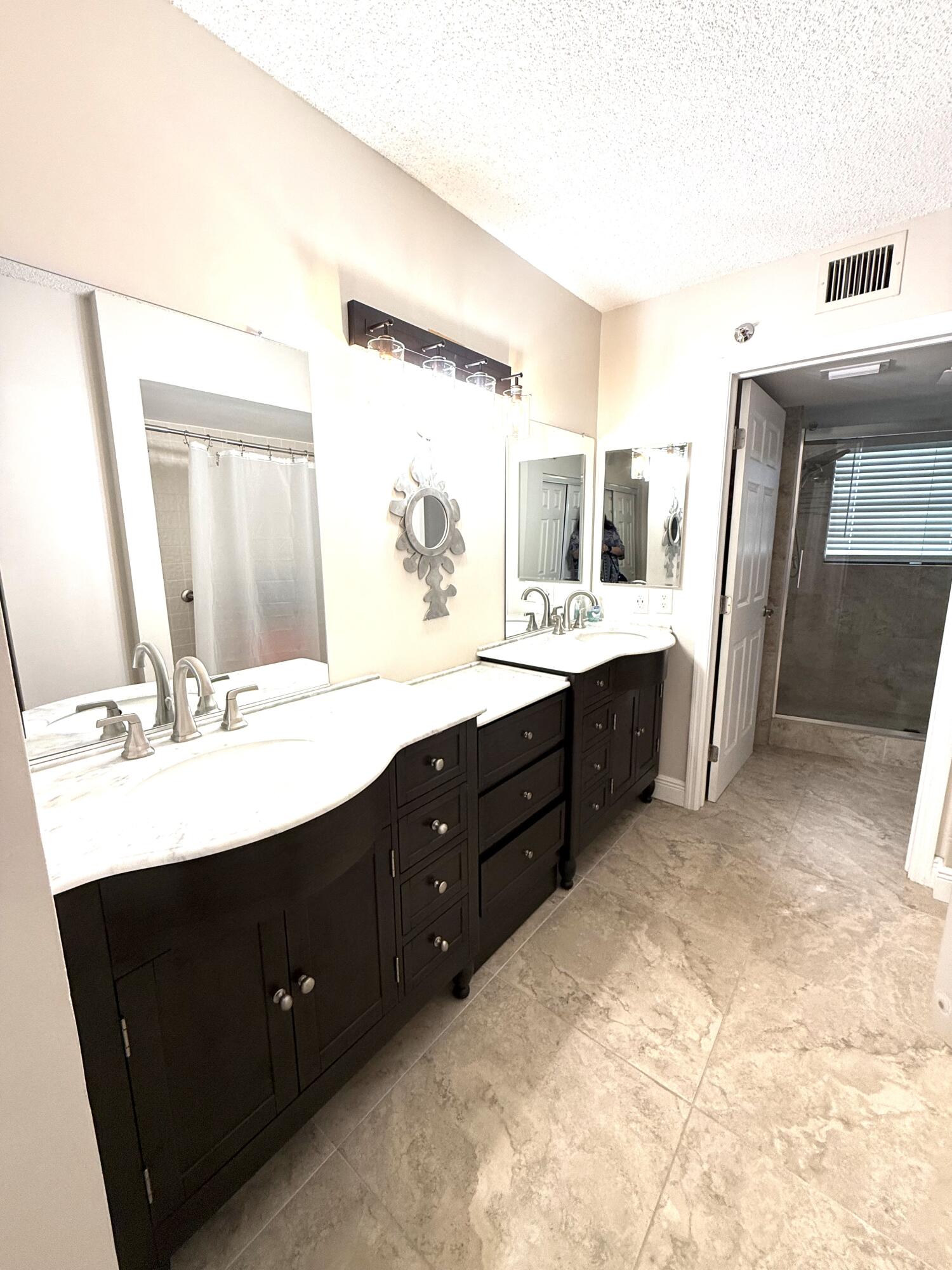 HUNTINGTON TOWERS CONDO - Residential