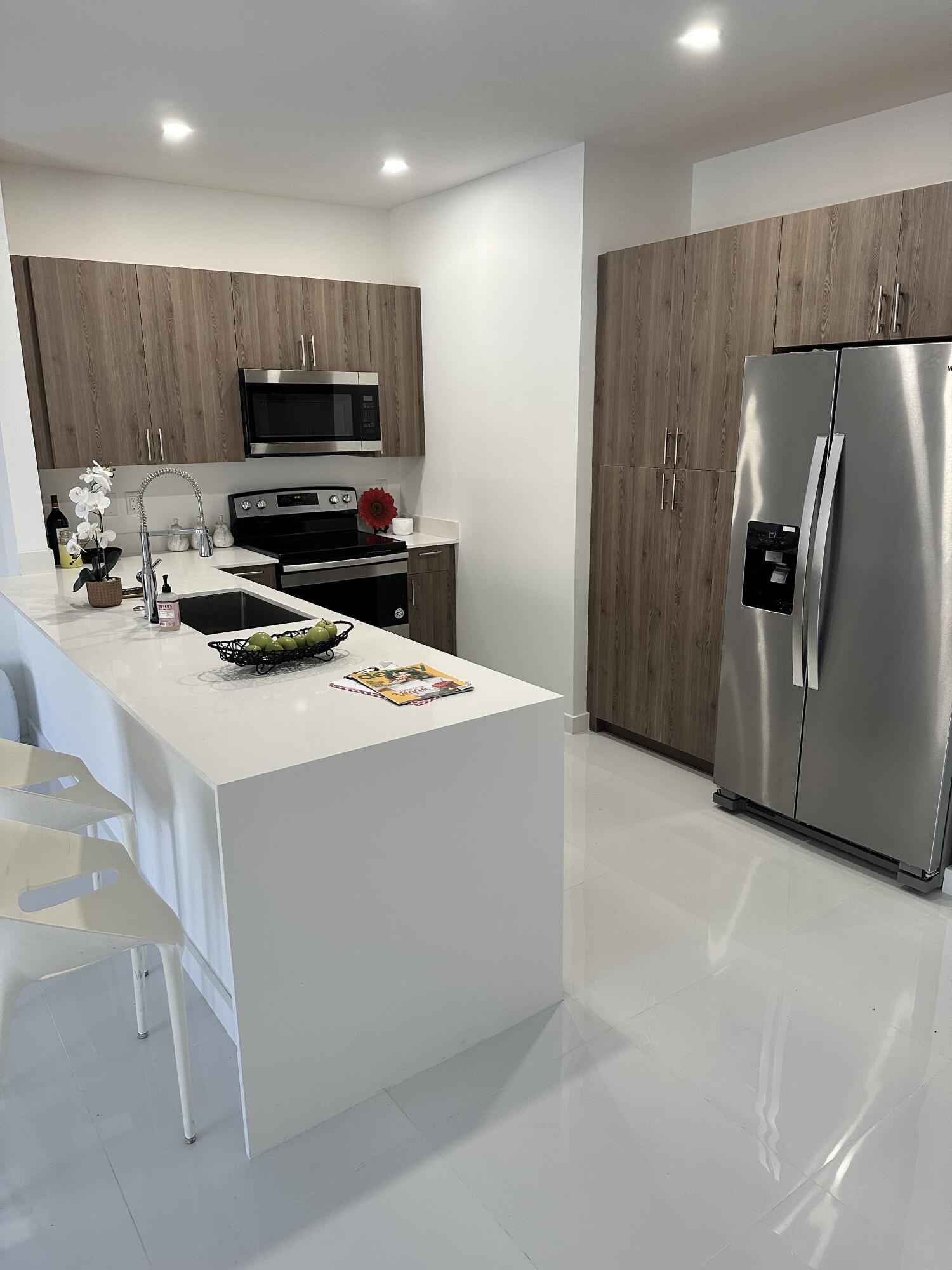 BAHIA DELRAY TOWNHOMES CONDO - Residential