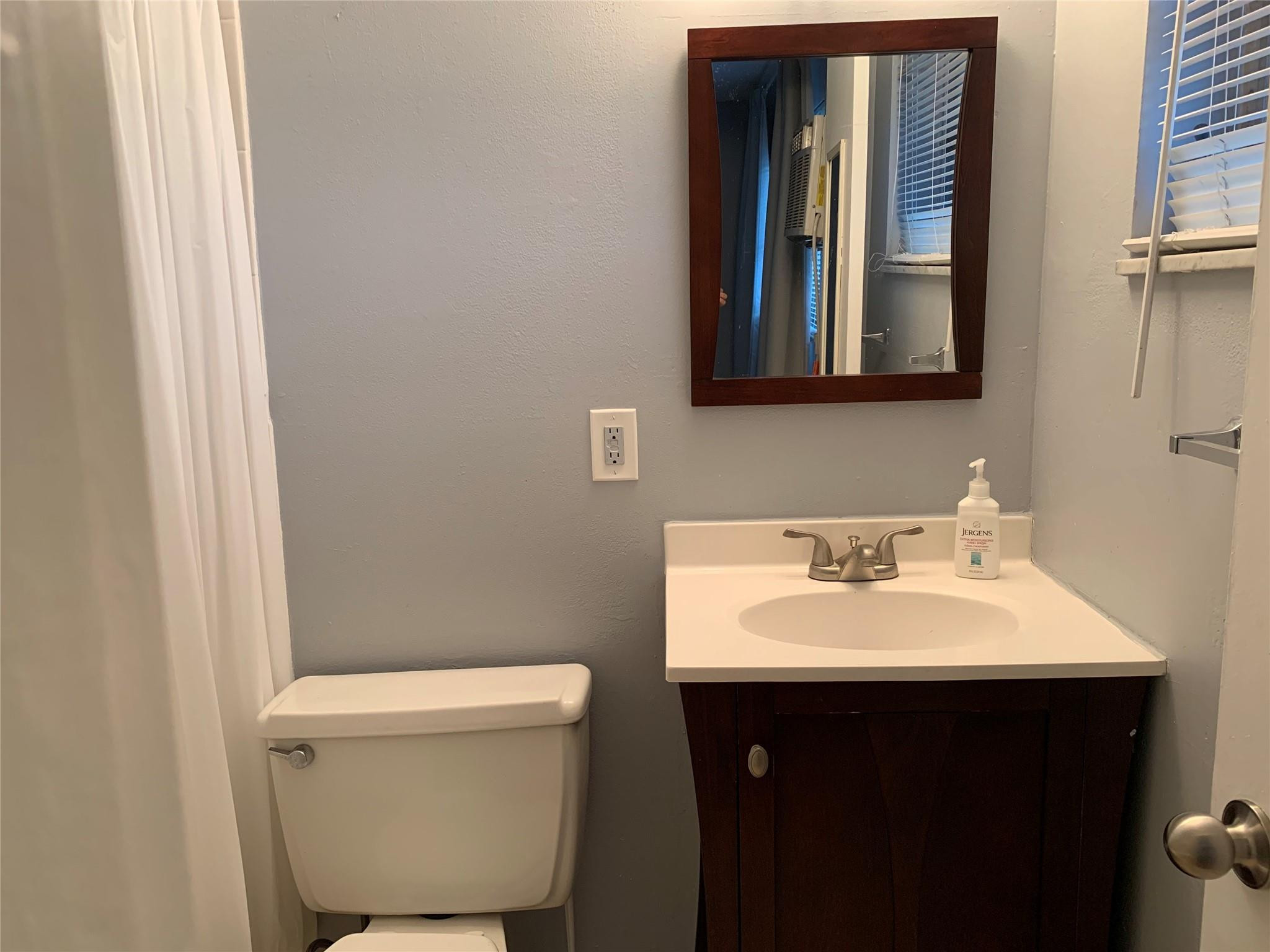 Village Park At Oakland C - Residential Lease