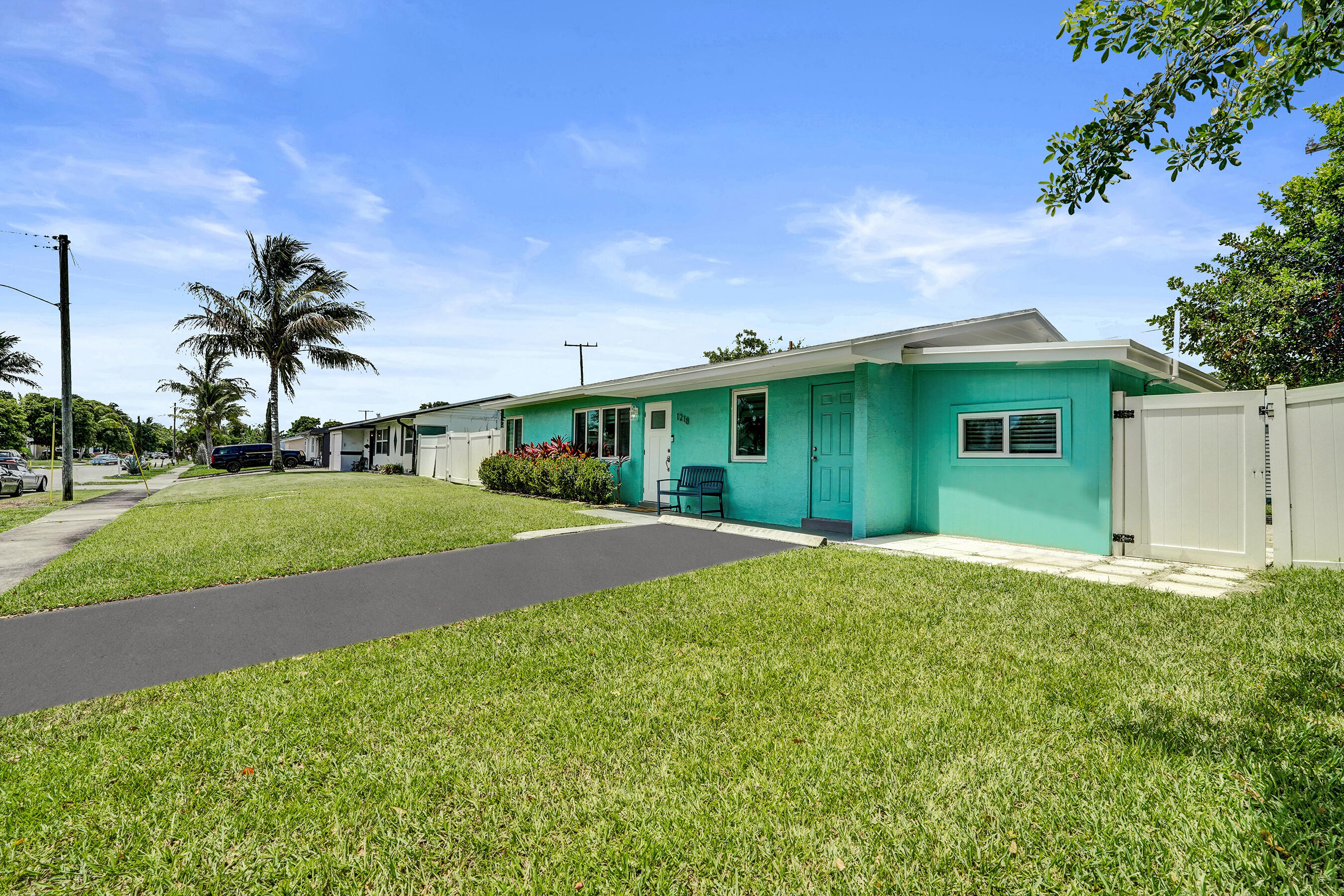 DELRAY BEACH HIGHLANDS SE - Residential