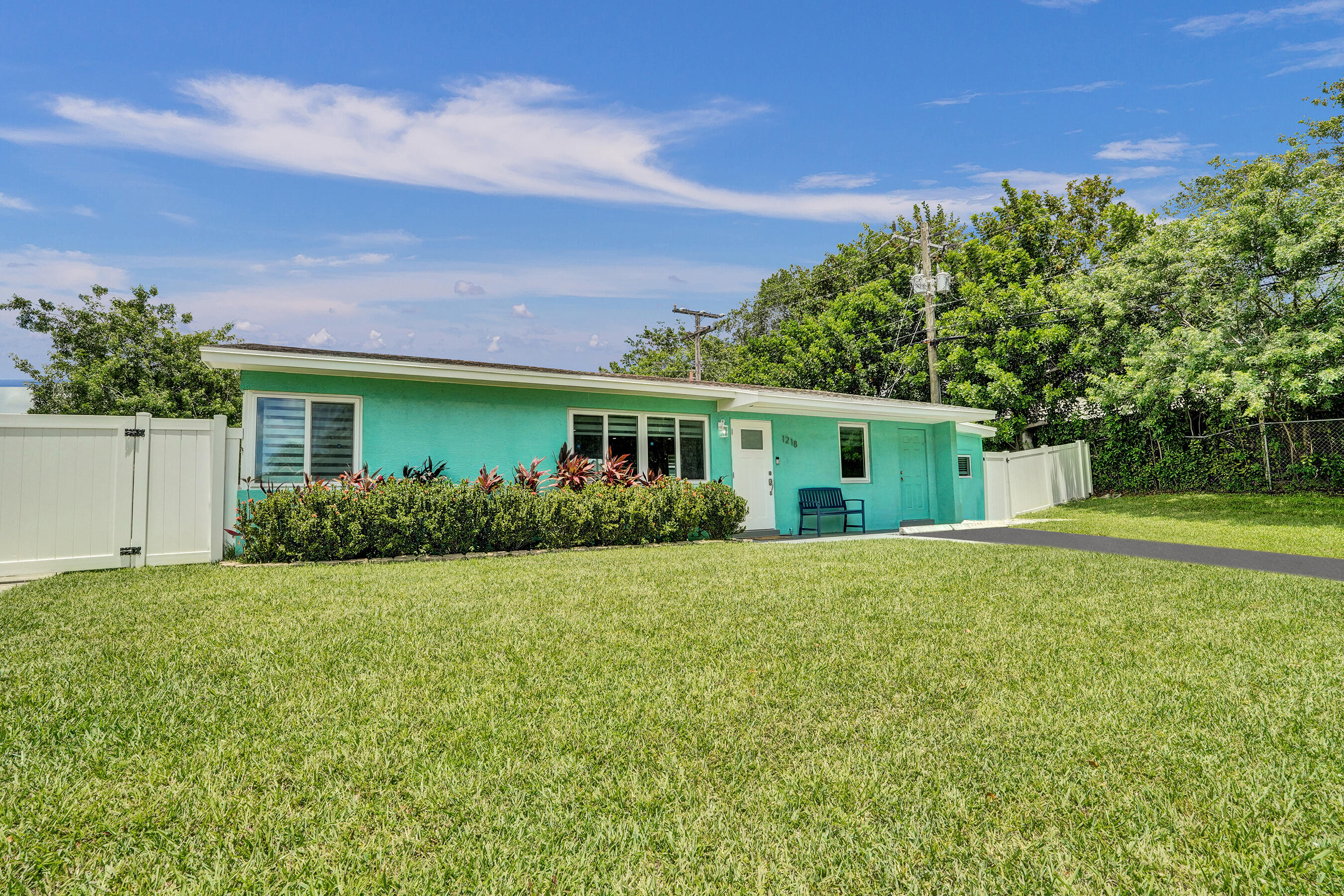 DELRAY BEACH HIGHLANDS SE - Residential