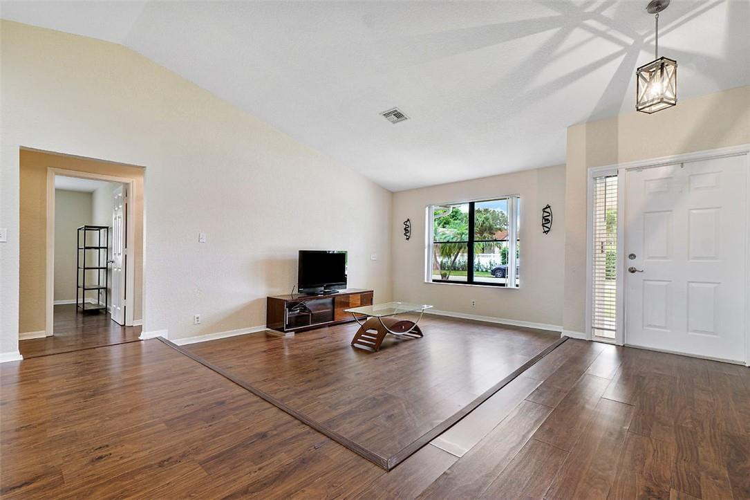 EASTRIDGE VILLAGE - Residential