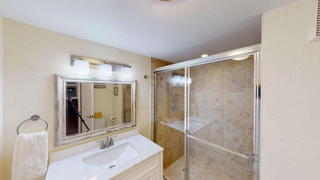 Country Club Apts - Residential