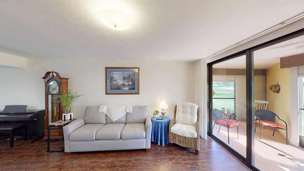 Country Club Apts - Residential
